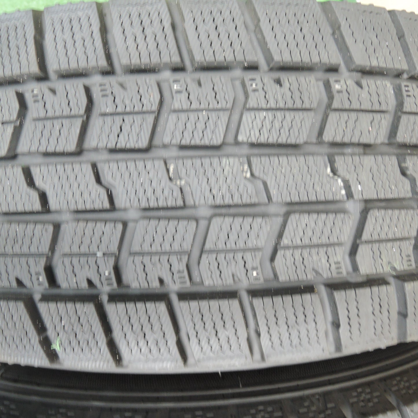 *送料無料*超バリ溝！22年！キレイ！9.5分以上★スタッドレス 205/60R16 グッドイヤー アイスナビ7 ravrion RS01 ラブリオン 16インチ PCD114.3/5H★3120803TNス