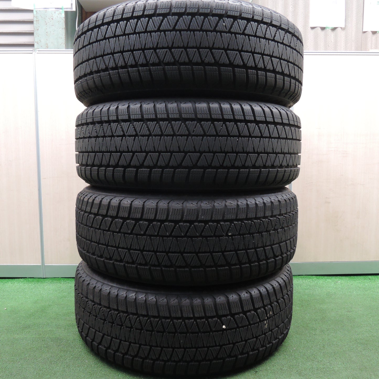 *送料無料*バリ溝！22年！ほぼ10分★スタッドレス 235/55R20 ブリヂストン ブリザック DM-V3 MANARAY SPORT マナレイ 20インチ PCD114.3/5H★3121603HAス