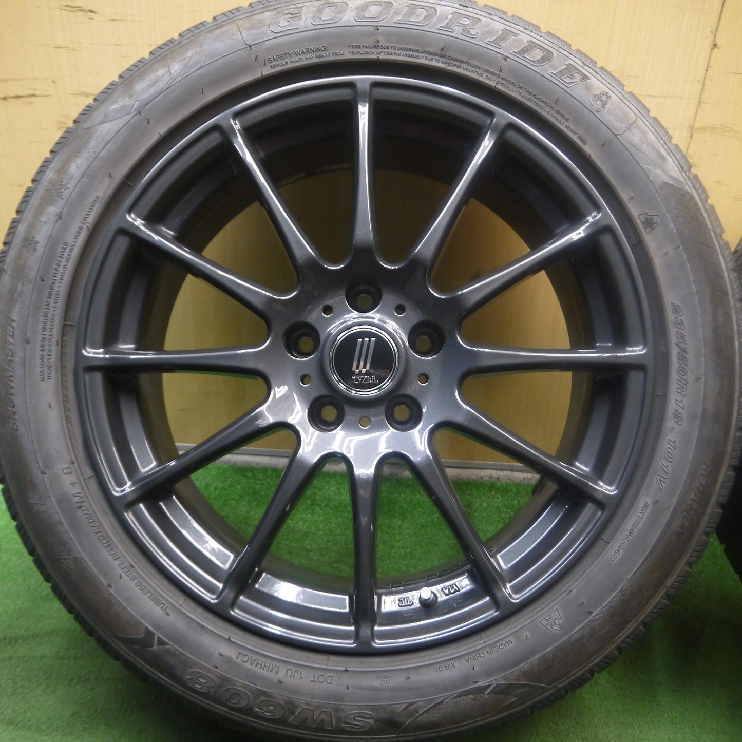 [送料無料]バリ溝！キレイ！9分★スタッドレス 235/50R18 グッドライド SW608 LYZER 社外 アルミ 18インチ PCD114.3/5H★3092201Hス