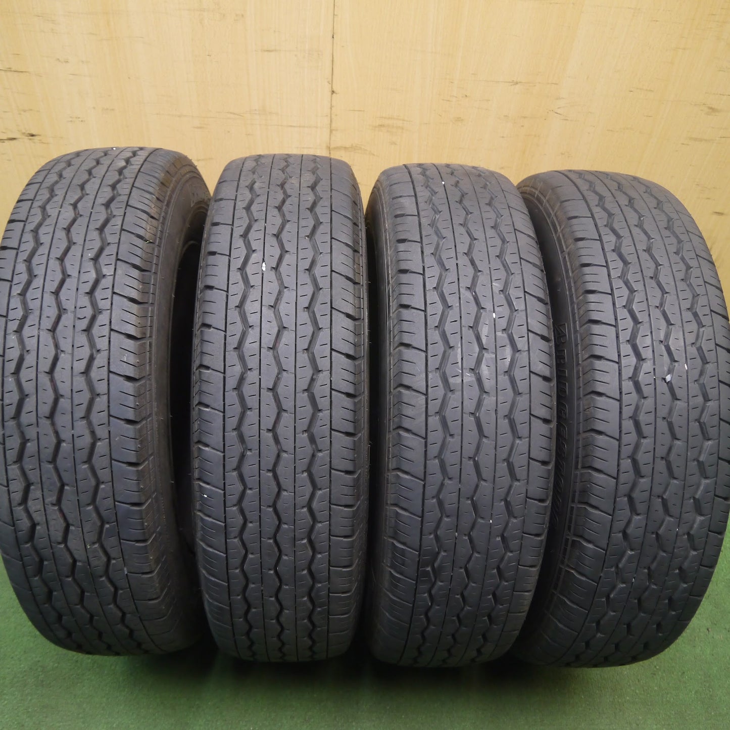 [送料無料]バリ溝！キレイ！9.5分★195/70R15 106/104L ブリヂストン RD-613 STEEL スチール ホイール 15インチ PCD139.7/6H カムロード 等★3090405Hノ