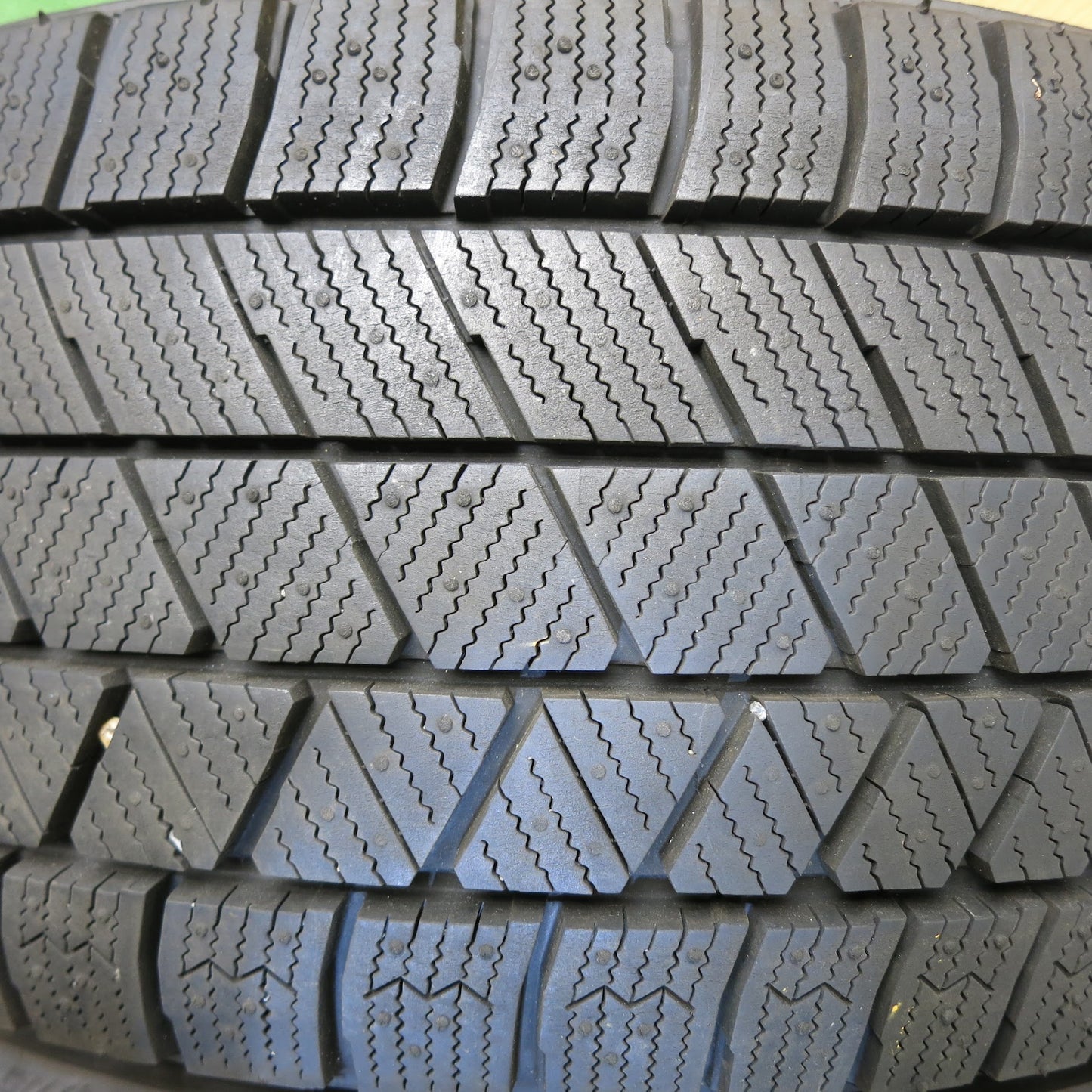 [送料無料]バリ溝！22年！キレイ！ほぼ10分★ワーゲン 等 225/45R17 スタッドレス ブリヂストン ブリザック VRX3 IRVINE アーヴィン PCD112/5H★3052208Hス