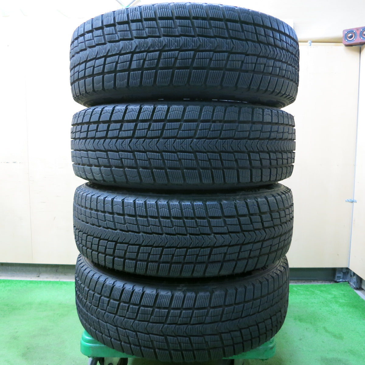 *送料無料*バリ溝！22年！キレイ！ほぼ10分★スタッドレス 225/65R17 ネクセン ウィンガード アイス SUV WS5 ILLUGA iLG 17インチ PCD114.3/5H★3100904イス