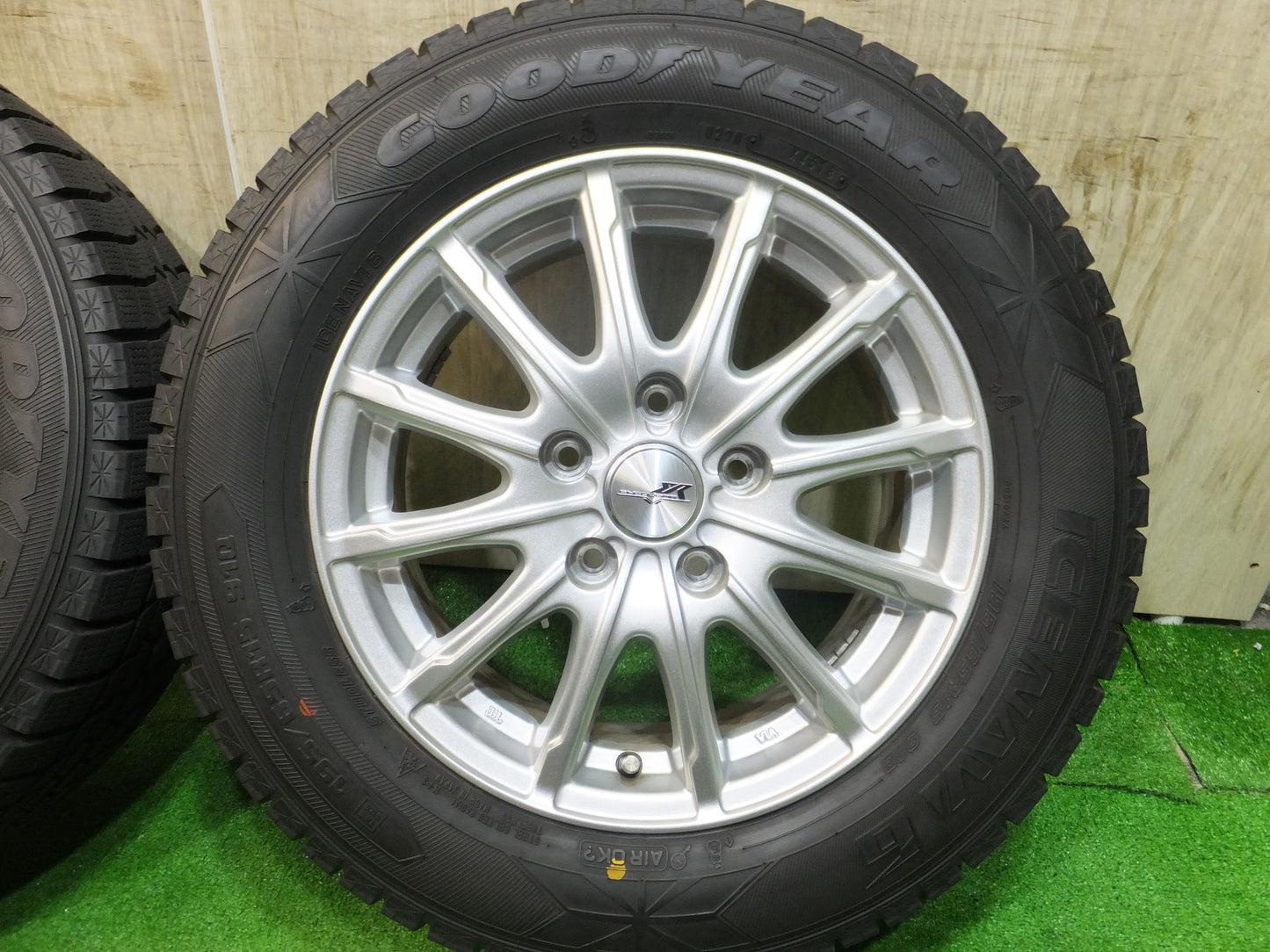 [送料無料]バリ溝！18年！キレイ！9.5分以上★スタッドレス 195/65R15 グッドイヤー アイスナビ6 ENCOUGAR エンクーガー 15インチ PCD114.3/5H★2082311Hス