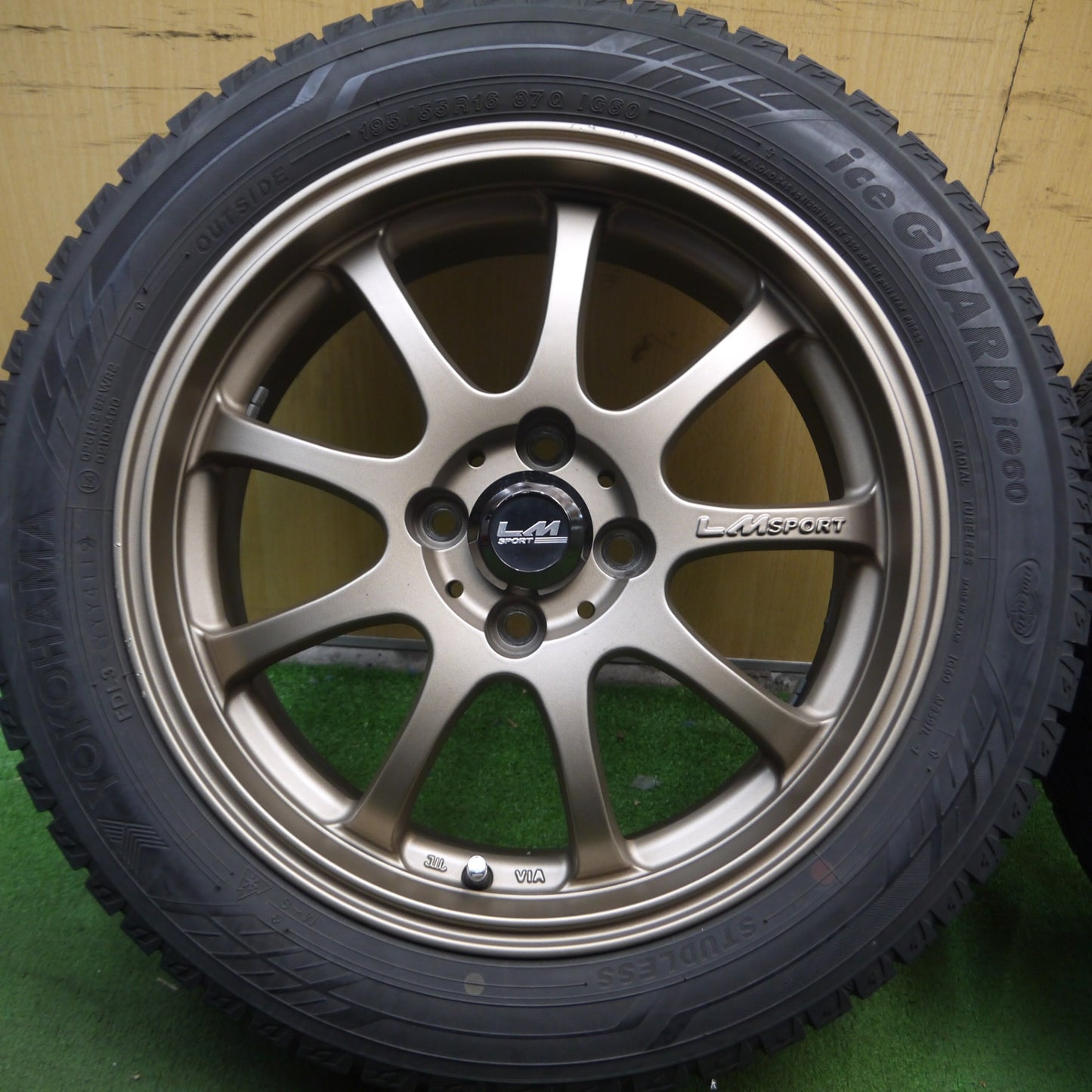 *送料無料* バリ溝！キレイ！8.5分★スタッドレス LM SPORT 195/55R16 ヨコハマ アイスガード iG60 LMスポーツ PCD100/4H★4022603Hス