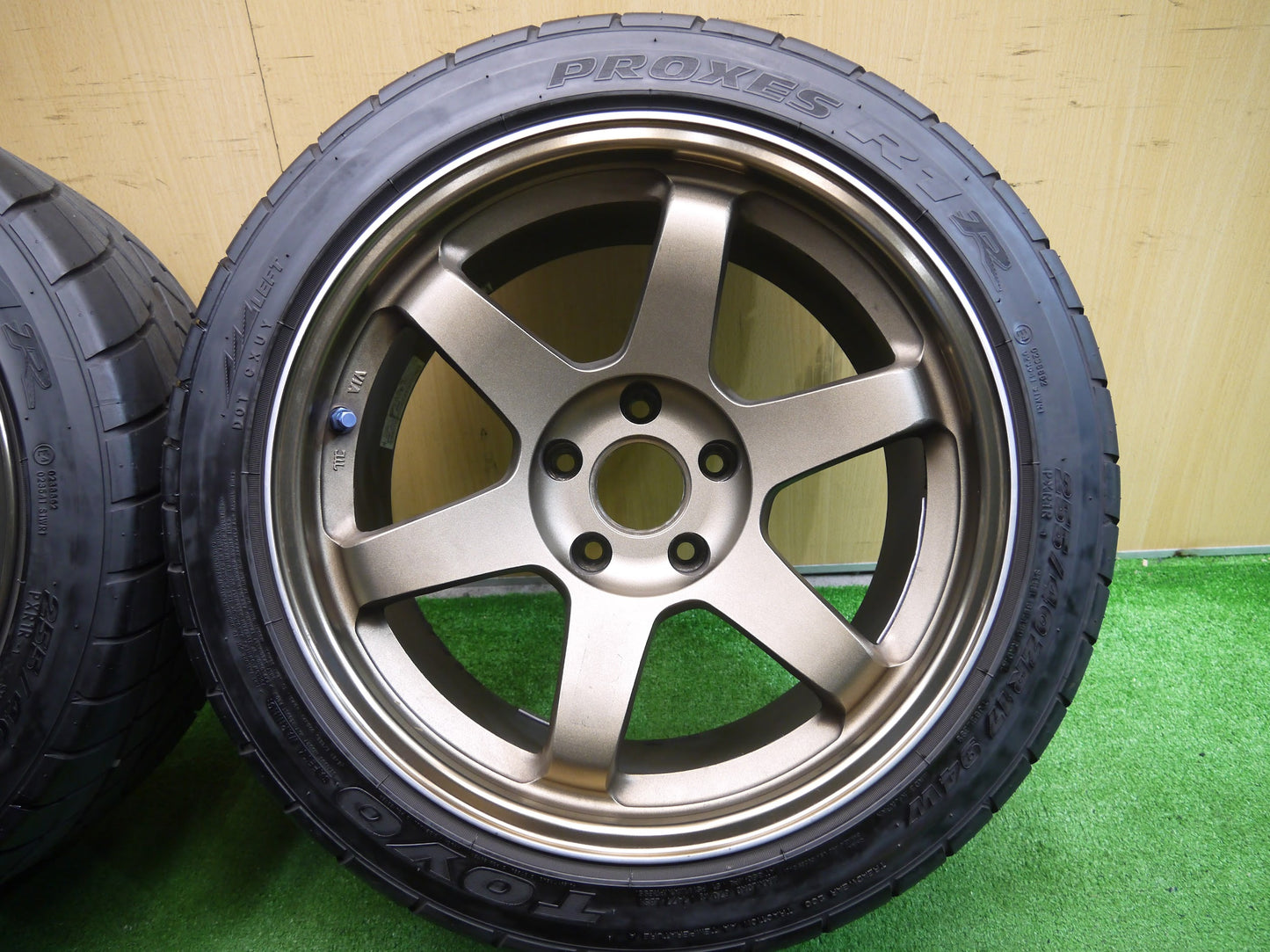 [送料無料]キレイ！19年★255/40R17 RAYS VR TE37 トーヨー プロクセス R1R レイズ ボルクレーシング 17インチ PCD114.3/5H★2091701クノ