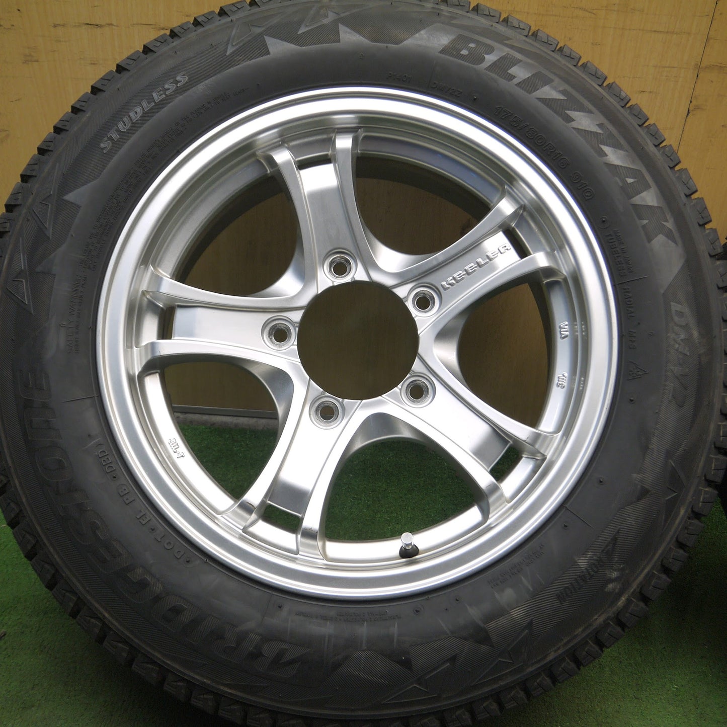 [送料無料]キレイ★ジムニー 等 KEELER weds 175/80R16 スタッドレス ブリヂストン ブリザック DM-V2 キーラー 16インチ PCD139.7/5H★3110105Hス