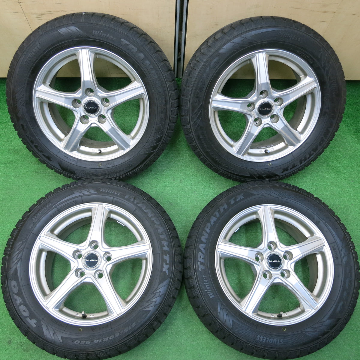 *送料無料*バリ溝！20年！キレイ！9.5分以上★スタッドレス 215/60R16 トーヨー ウインター トランパス TX BALMINUM バルミナ 16インチ PCD114.3/5H★3122505イス