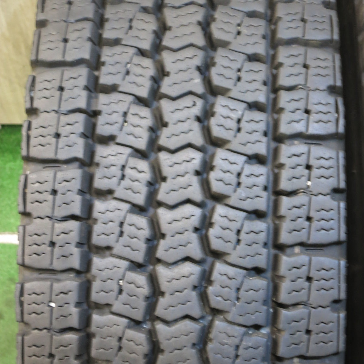 *送料無料* バリ溝！8.5分★トラック タイヤ 245/70R19.5 136/134J スタッドレス トーヨー M919 19.5インチ★4022104クスタ