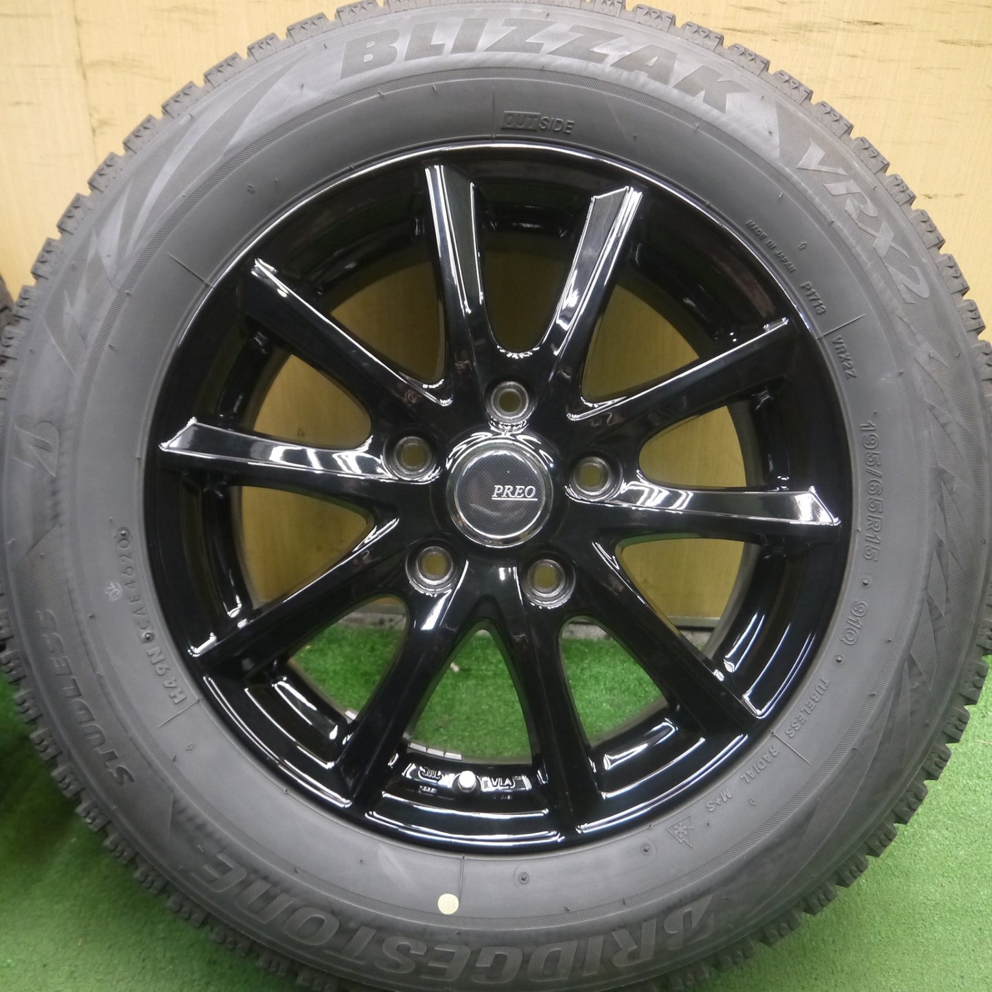 *送料無料* バリ溝！20年！キレイ！8.5分★スタッドレス 195/65R15 ブリヂストン ブリザック VRX2 PREO プレオ 15インチ PCD114.3/5H★4021905Hス