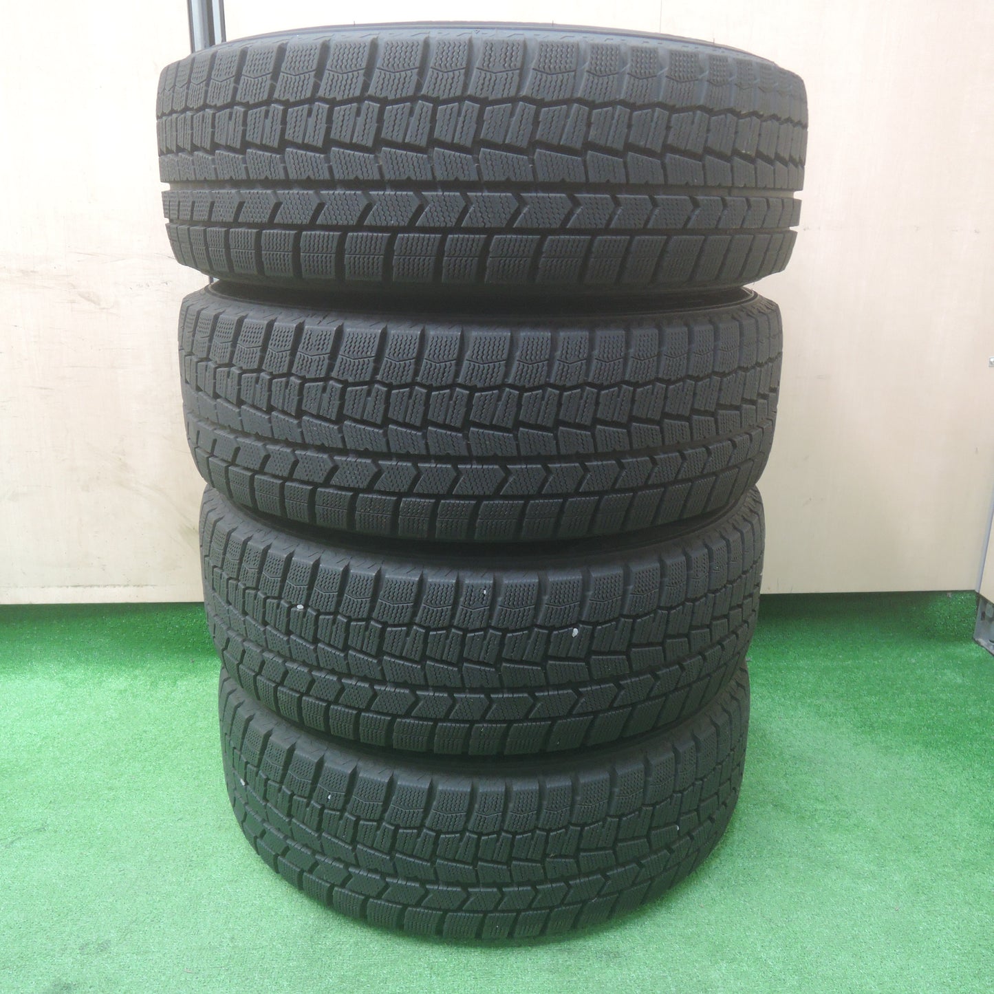 *送料無料*バリ溝！9.5分★スタッドレス 205/60R16 ダンロップ ウインターマックス WM02 WINNING STREET 16インチ PCD114.3/5H★3112802SYス