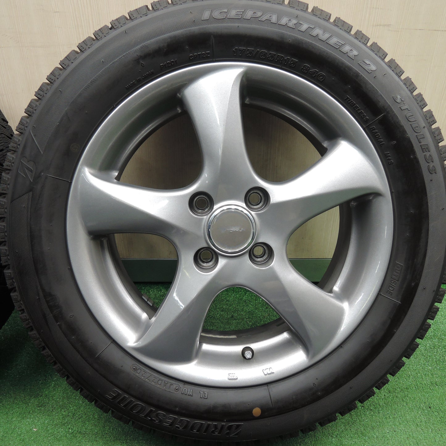 *送料無料*バリ溝！20年！キレイ！ほぼ10分★スタッドレス 175/65R15 ブリヂストン アイスパートナー2 TOPRUN トップラン 15インチ PCD100/4H★3121703HAス