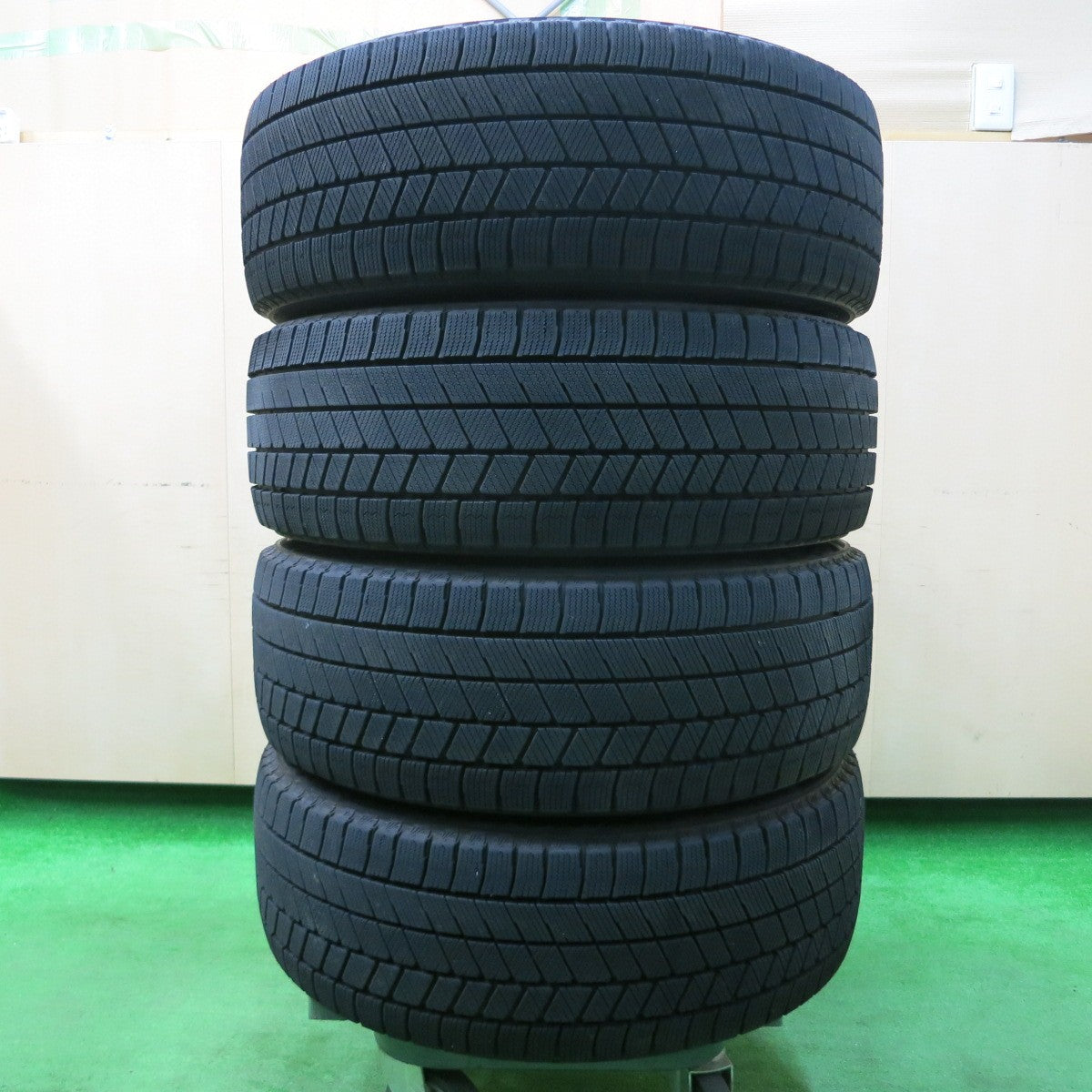 *送料無料* バリ溝！22年！9.5分★スタッドレス 225/45R18 ブリヂストン ブリザック VRX3 SIBILLA NEXT C5 シビラ 18インチ PCD114.3/5H★4030607イス