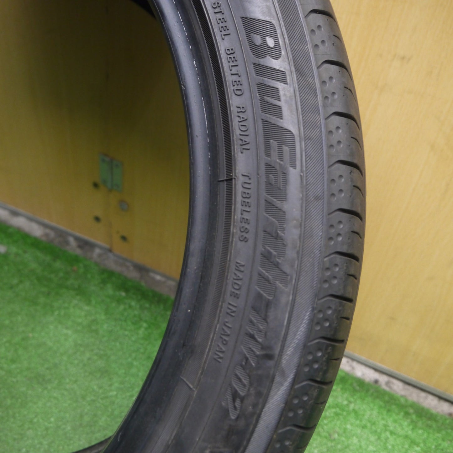 *送料無料* バリ溝！9.5分★225/45R19 ヨコハマ ブルーアース RV-02 タイヤ 19インチ スカイライン アテンザ 等★4030507Hノタ