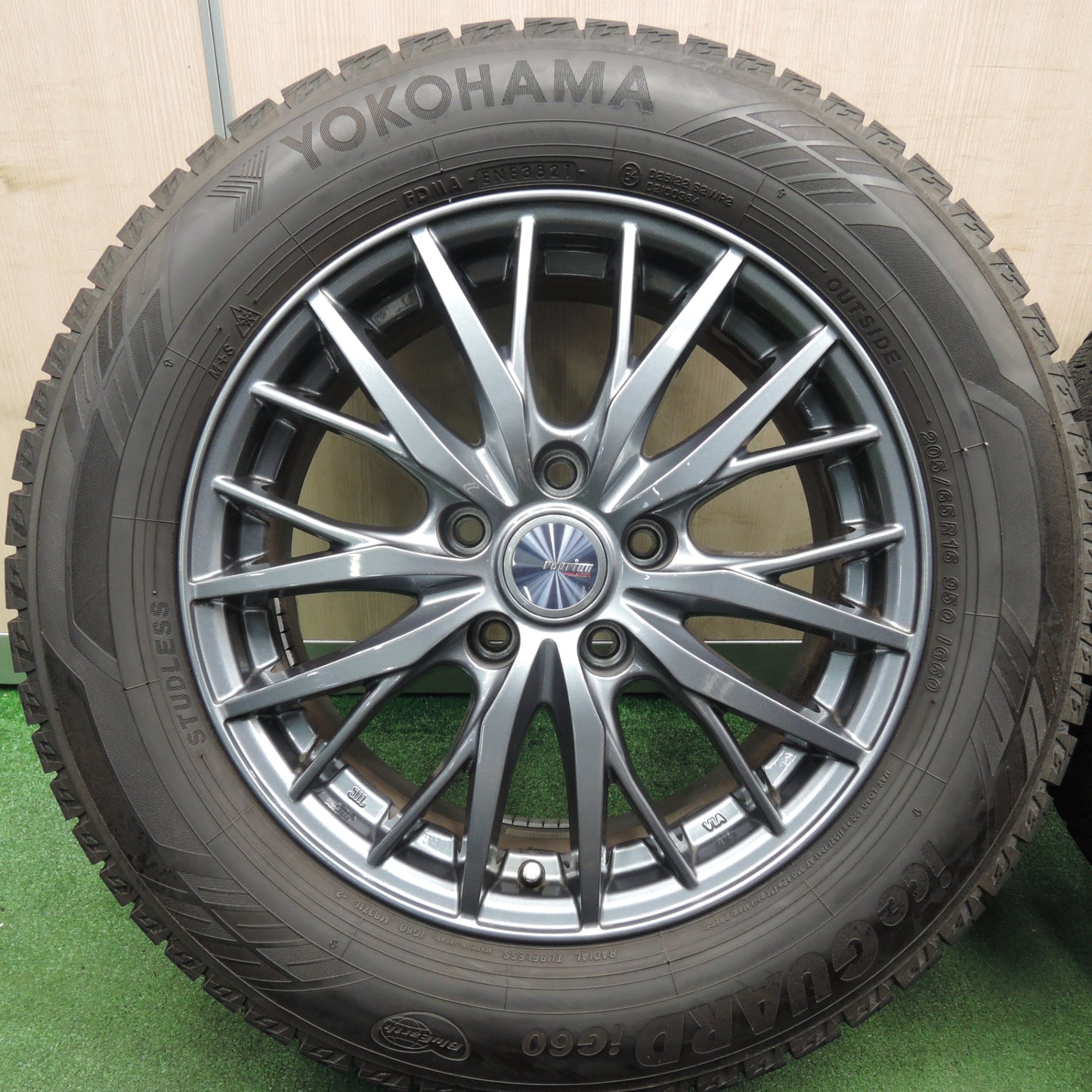 *送料無料* バリ溝！21年！キレイ！9.5分★スタッドレス 205/65R16 ヨコハマ アイスガード iG60 ravrion RM01 16インチ PCD114.3/5H★4030105TNス