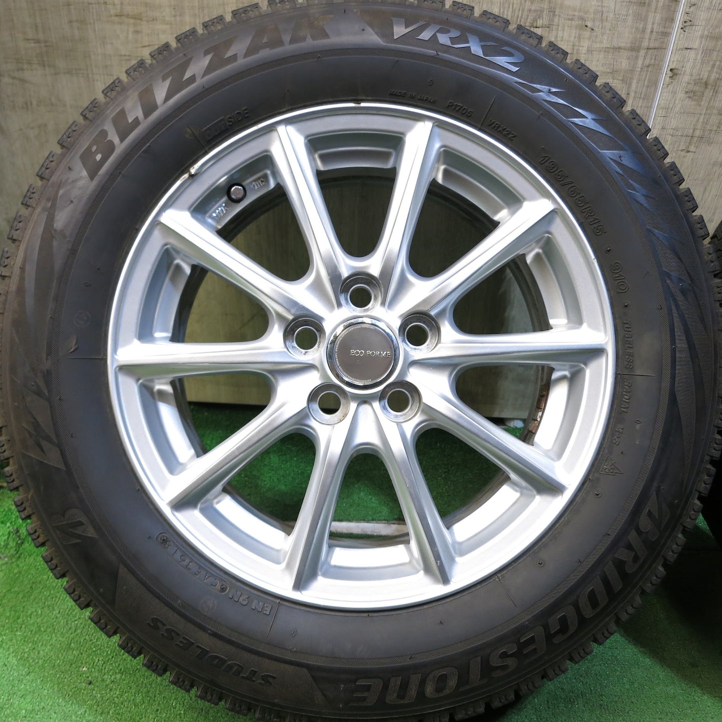 [送料無料]バリ溝！キレイ！9分★プリウス 等 195/65R15 スタッドレス ブリヂストン ブリザック VRX ECO FORME エコフォルム 15インチ PCD100/5H★3042811Hス