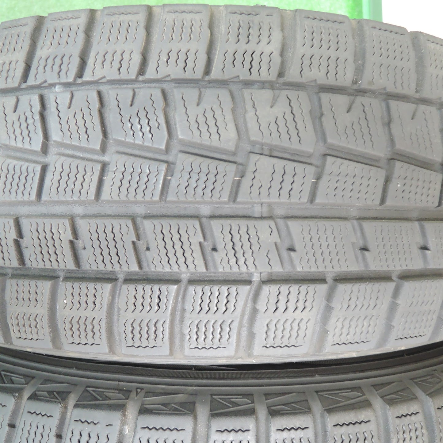 [送料無料]バリ溝！キレイ！9.5分★スタッドレス 215/60R16 Aphrodite ダンロップ ウインターマックス WM01 アフロディーテ 16インチ PCD114.3/5H★3101908TNス