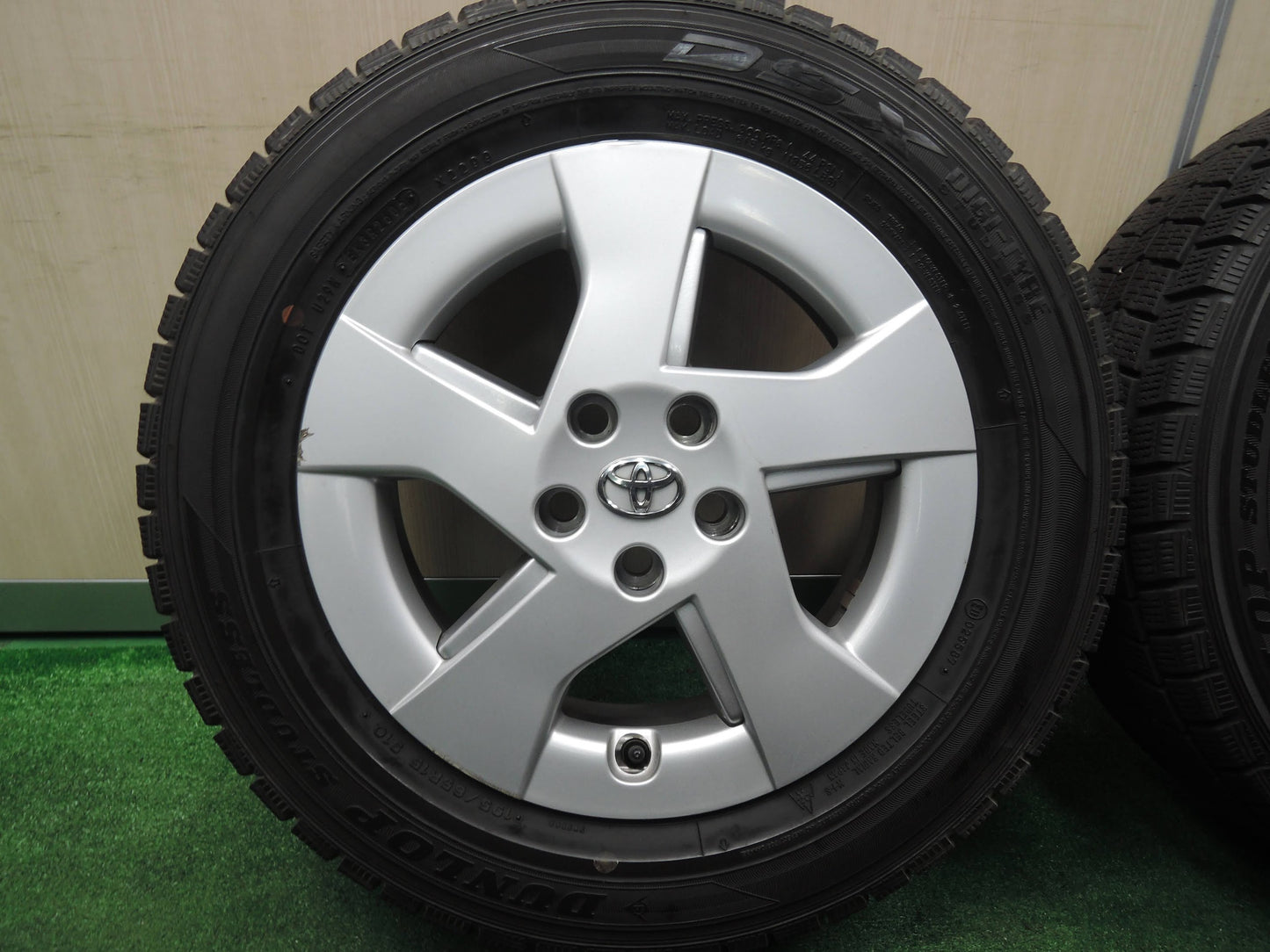 [送料無料]4本価格★トヨタ 30系 プリウス 純正 195/65R15 スタッドレス ダンロップ DSX 15インチ PCD100/5H★3102702HAス