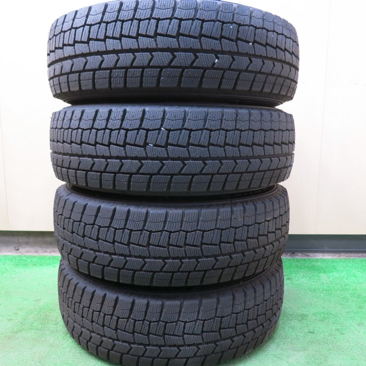 [送料無料]超バリ溝！22年！ほぼ10分★スタッドレス 185/70R14 ダンロップ ウインターマックス WM02 DUFACT デュファクト 14インチ PCD100/4H★3061702ヒス