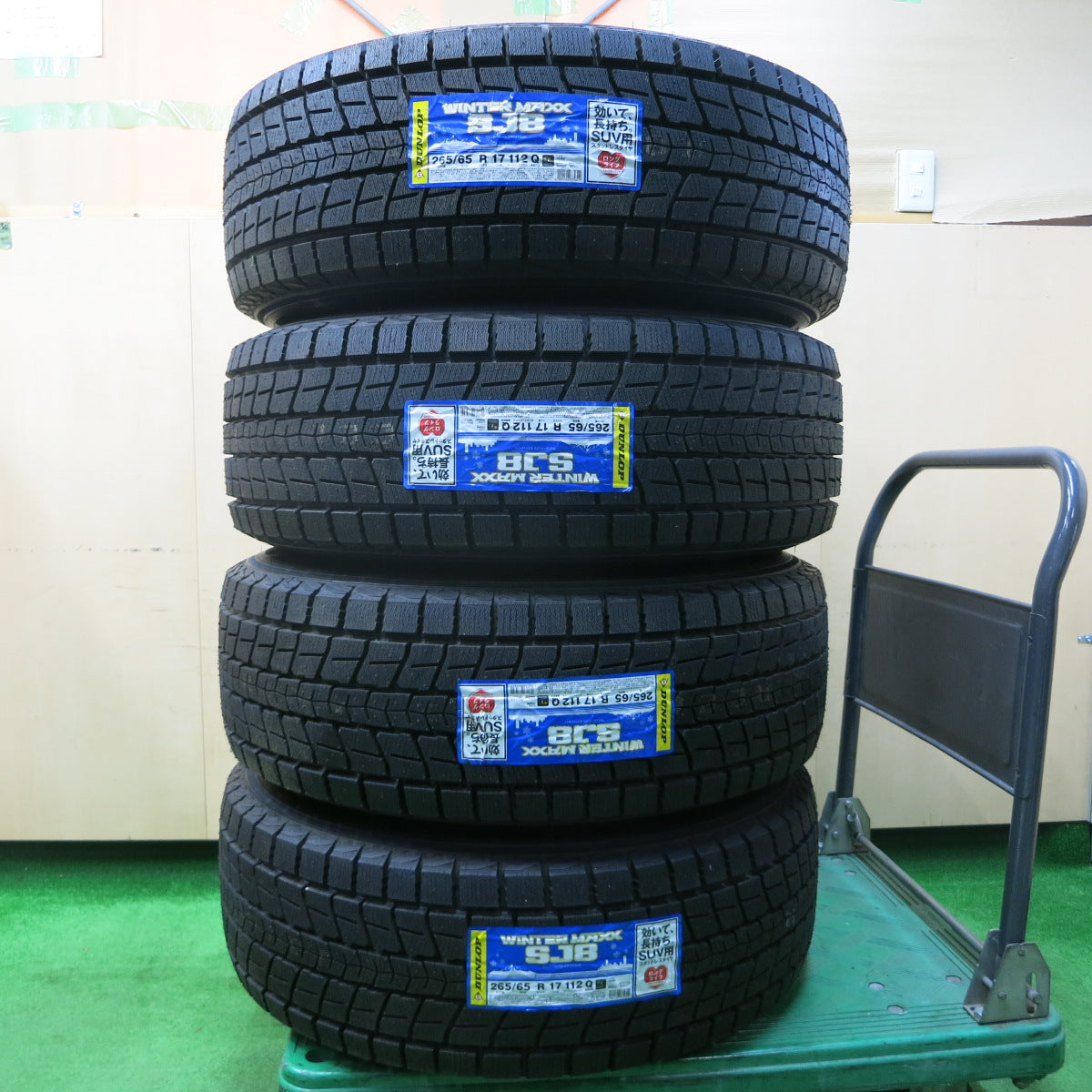 *送料無料*未使用！21年★プラド等 265/65R17 スタッドレス ダンロップ ウインターマックス SJ8 BAZALT バザルト 17インチ PCD139.7/6H★3121203イス