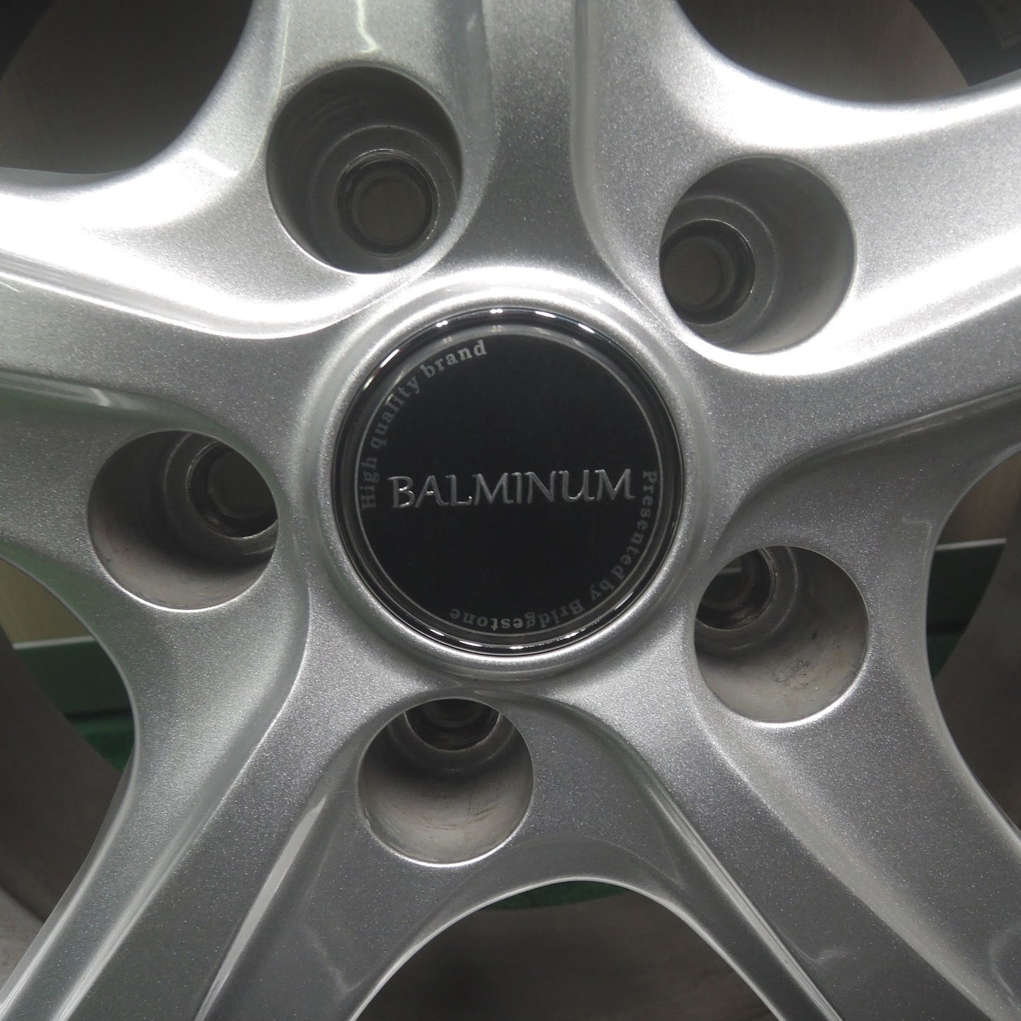 [送料無料]バリ溝！キレイ！9.5分★★スタッドレス 215/65R16 ヨコハマ アイスガード iG50 プラス BALMINUM バルミナ 16インチ PCD114.3/5H★3082103SYス