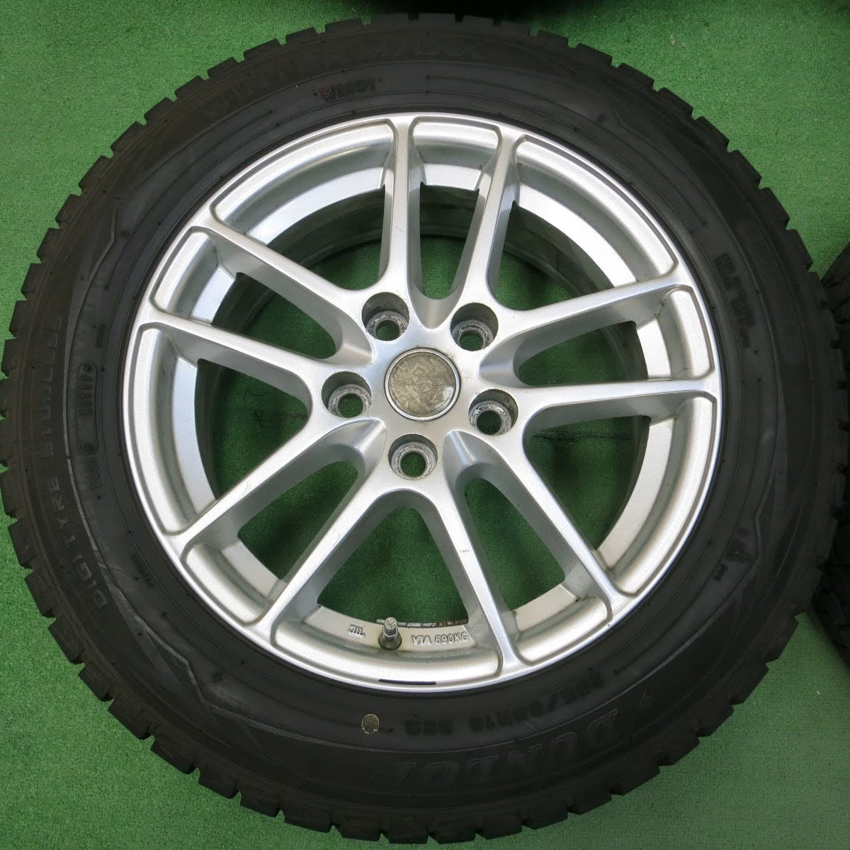 [送料無料]バリ溝！19年！9.5分★スタッドレス 205/60R16 ダンロップ ウインターマックス WM01 ENERGY LiNE エナジーライン 16インチ PCD114.3/5H★3071704イス