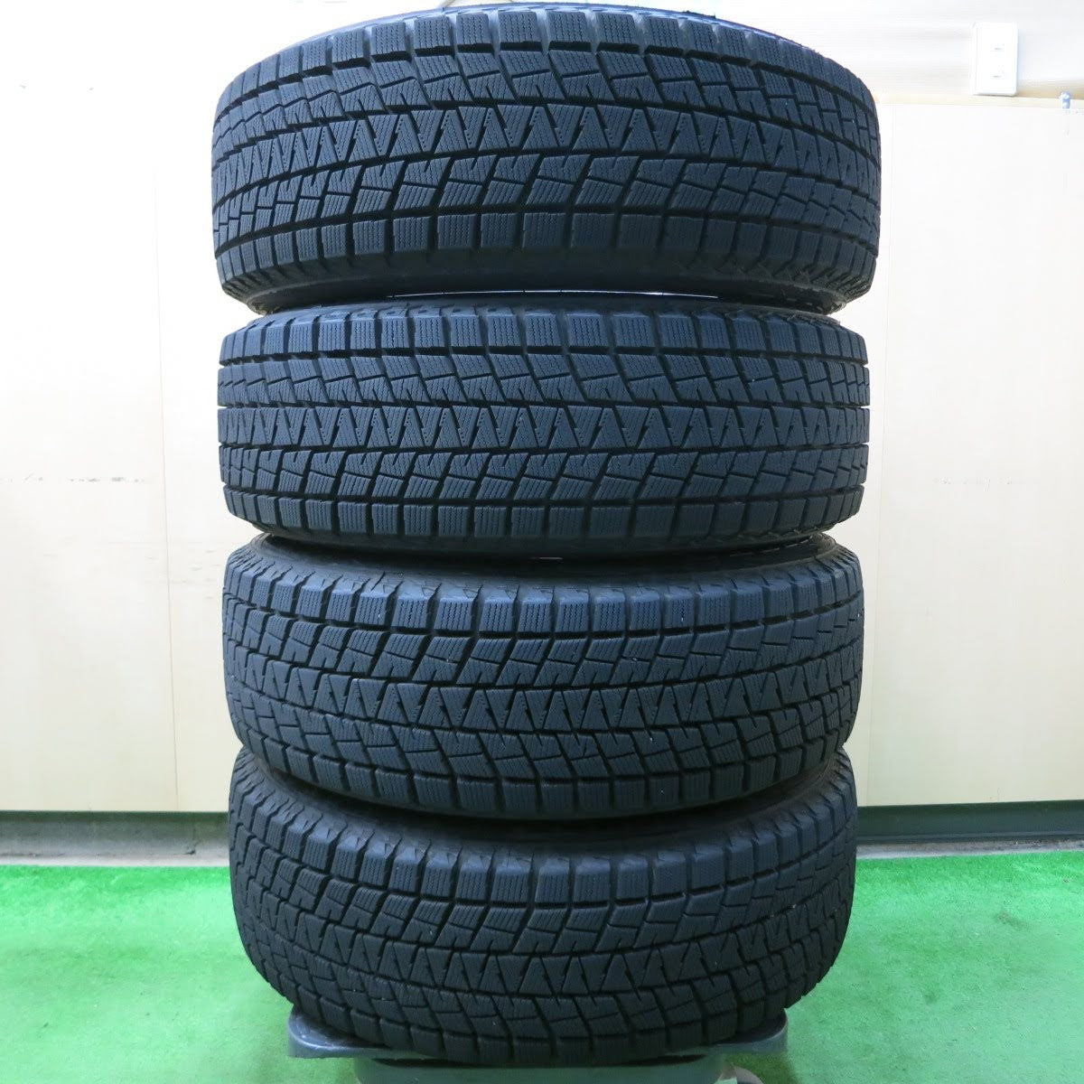 [送料無料]バリ溝！キレイ！9分★フォレスター 等 215/65R16 スタッドレス ブリヂストン ブリザック DM-V1 TOPRUN トップラン 16インチ PCD100/5H★3070506イス