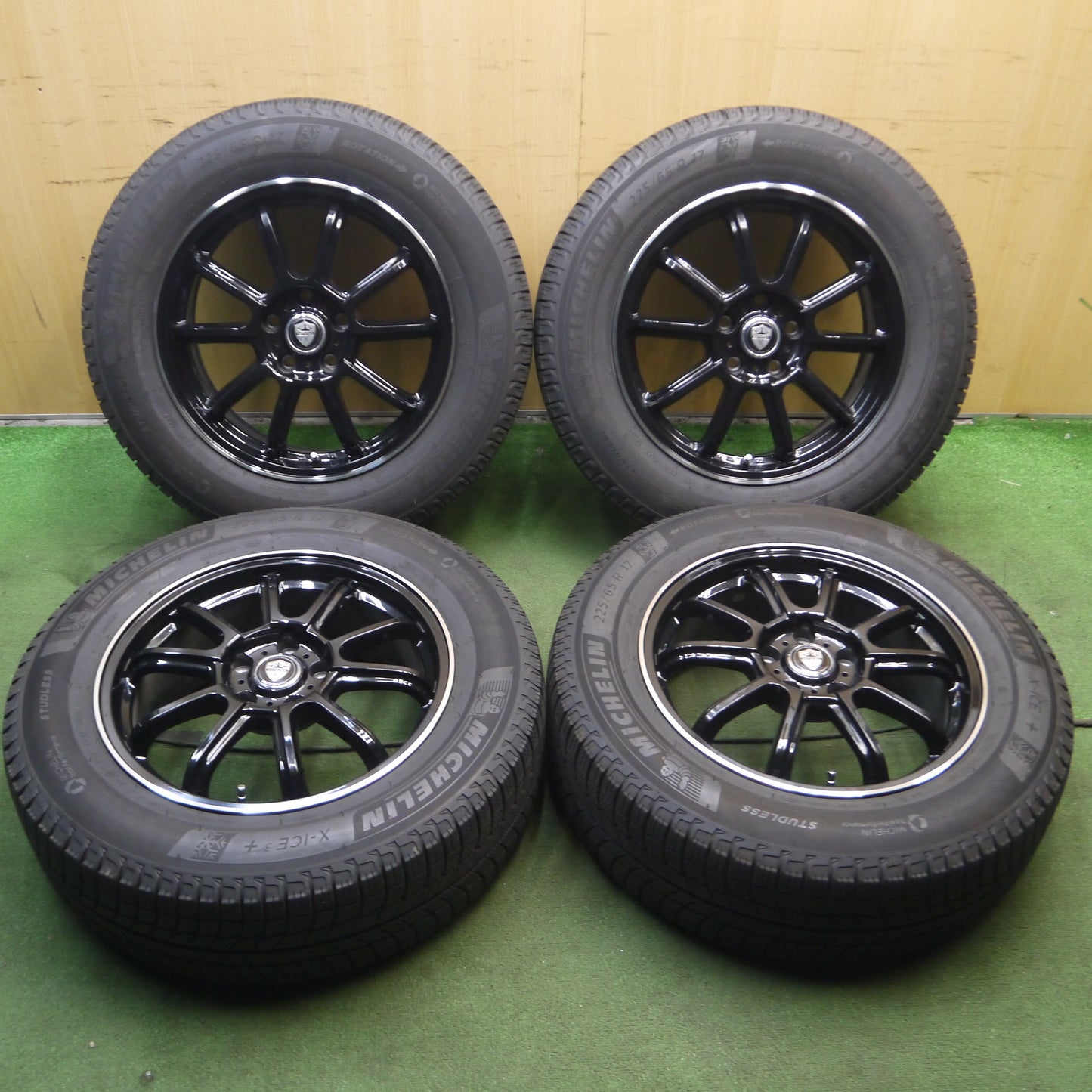 *送料無料*バリ溝！キレイ！9.5分★スタッドレス 225/65R17 ミシュラン X-ICE3+ ESTROSA エステローザ 17インチ PCD114.3/5H★4011302クス