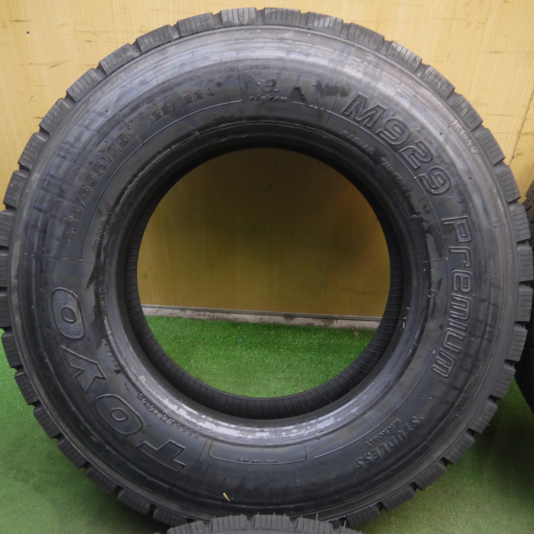 送料無料*未使用！21年☆トラック 再生 タイヤ 225/80R17.5 123