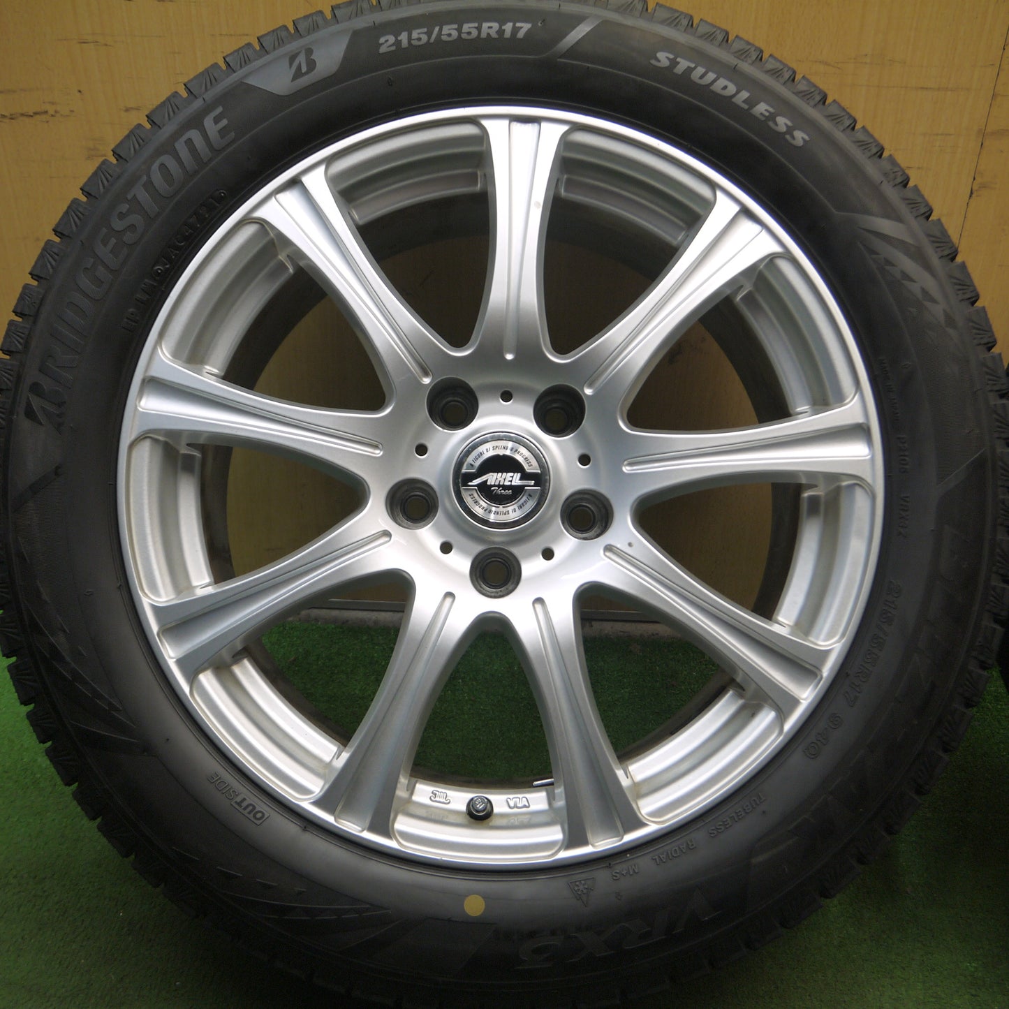 *送料無料*バリ溝！21年！キレイ！9.5分★スタッドレス 215/55R17 ブリヂストン ブリザック VRX3 AXEL Three アクセル 17インチ PCD114.3/5H★3120108Hス