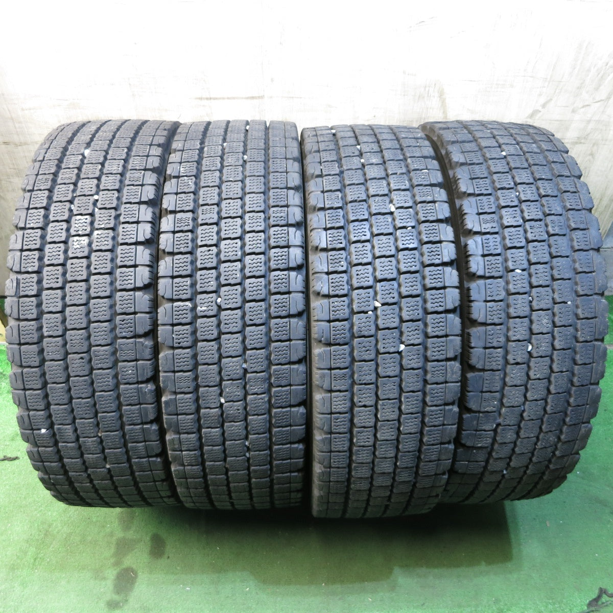 *送料無料* 4本価格！20年★トラック タイヤ 245/70R19.5 136/134J スタッドレス ブリヂストン W910 19.5インチ★4021401クスタ