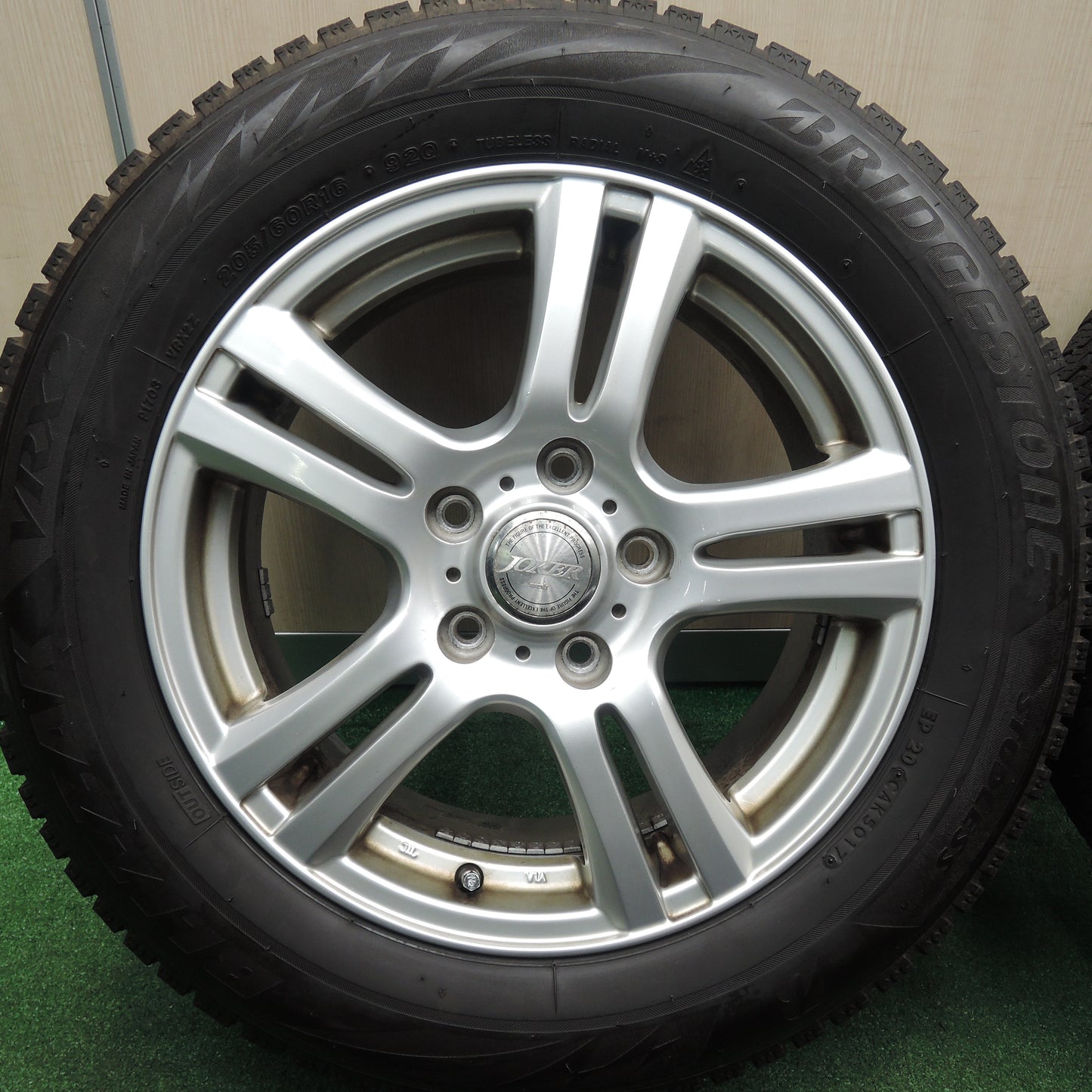 *送料無料*バリ溝！9.5分★スタッドレス 205/60R16 ブリヂストン ブリザック VRX2 JOKER ジョーカー 16インチ PCD114.3/5H★3110801TNノ