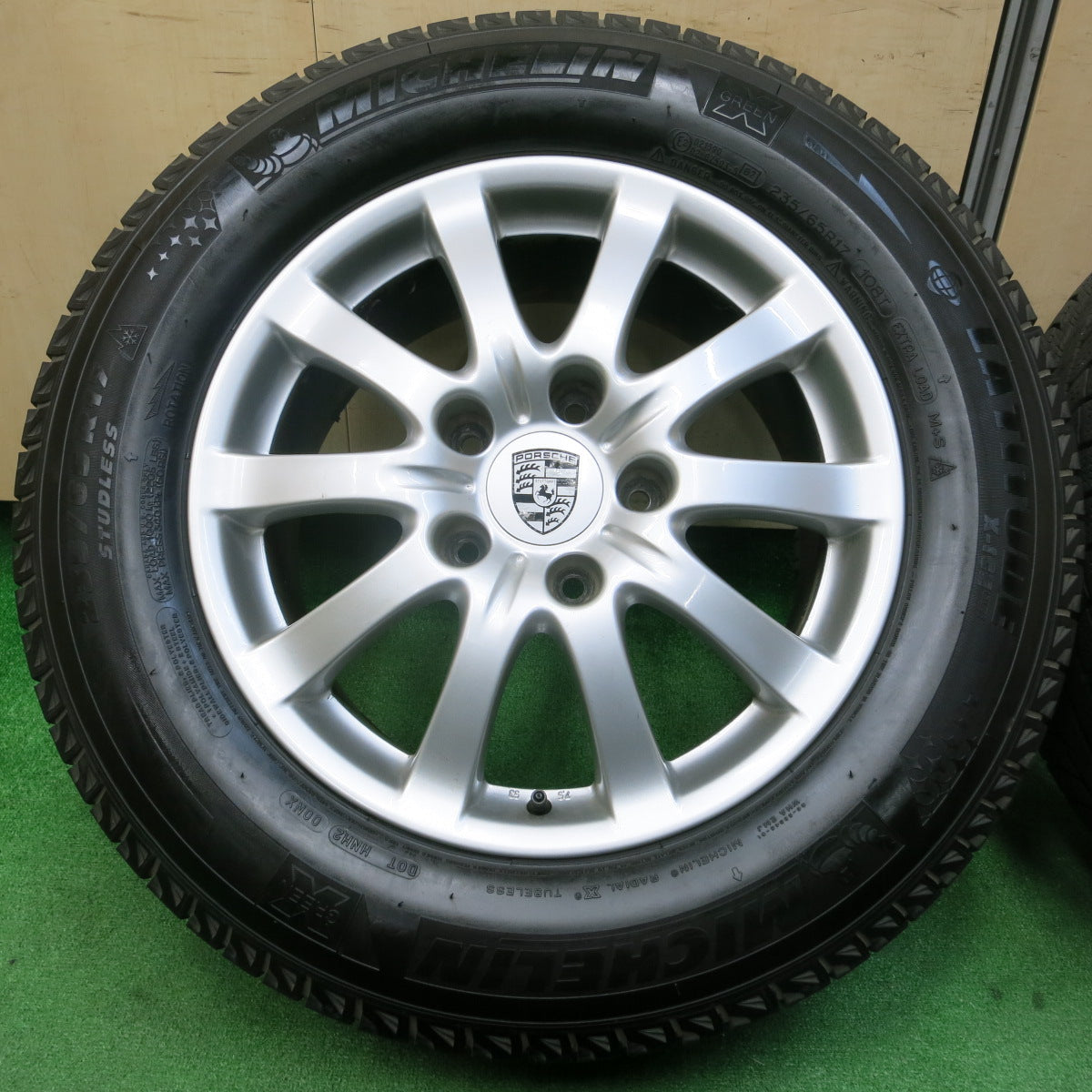 *送料無料*4本価格★ポルシェ 955 カイエン 純正 235/65R17 スタッドレス ミシュラン LATITUDE X-ICE XI2 17インチ PCD130/5H★3120909イス