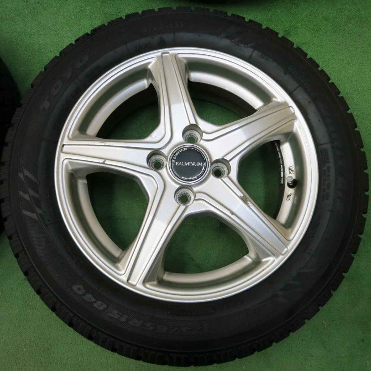 [送料無料]バリ溝！20年！キレイ！9.5分★スタッドレス 175/65R15 トーヨー オブザーブ ガリット GIZ BALMINUM バルミナ 15インチ PCD100/4H★3070503イス