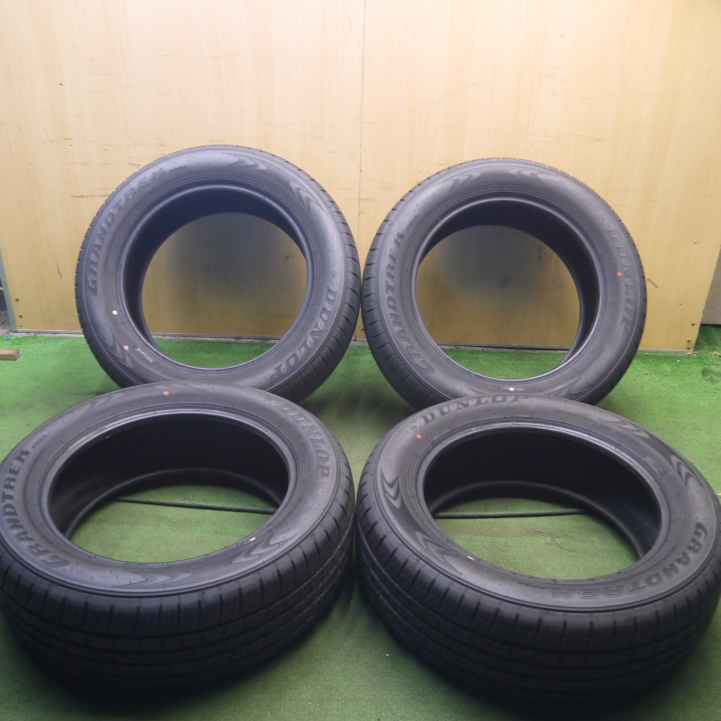 *送料無料*新車外し！23年★265/55R20 ダンロップ グラントレック PT5A タイヤ 20インチ レクサス ランクル等★3122204Hスタ