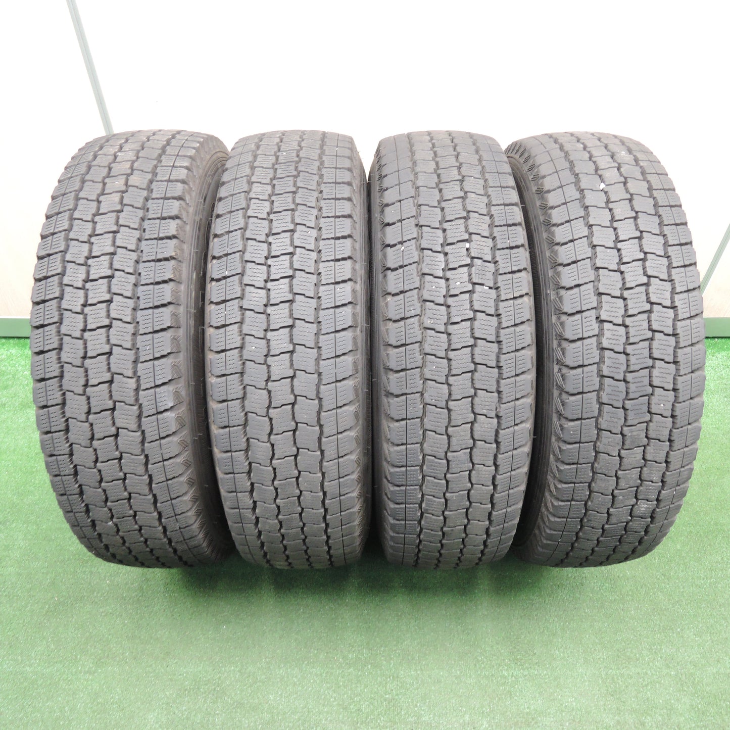 *送料無料*バリ溝！20年！キレイ！9.5分★ハイエース 等 KEELER キーラー 195/80R15 スタッドレス グッドイヤー アイスナビ カーゴ 15インチ PCD139.7/6H★3120904TNス