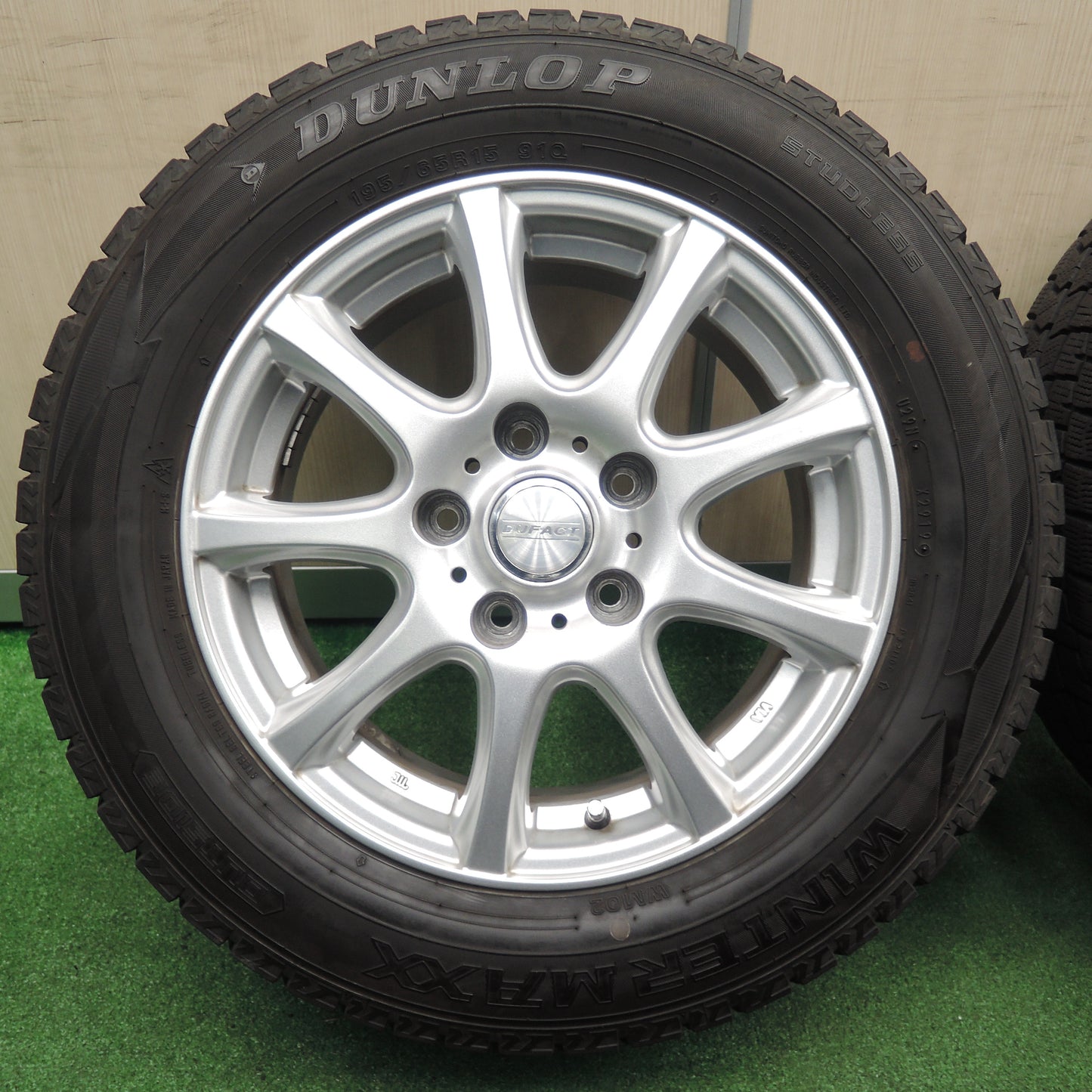 *送料無料*バリ溝！19年！キレイ！9分★スタッドレス 195/65R15 ダンロップ ウインターマックス WM02 DUFACT デュファクト 15インチ PCD114.3/5H★3112803NJス