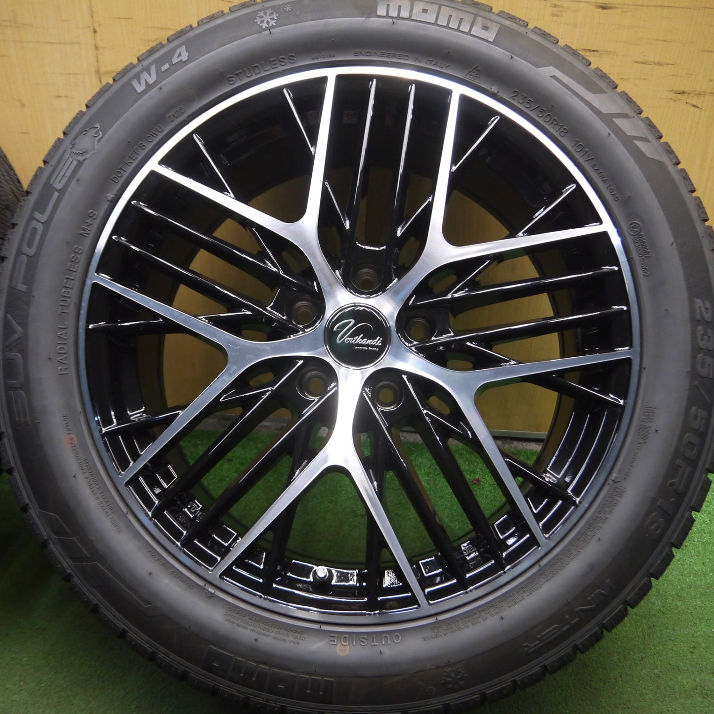 *送料無料* バリ溝！22年！キレイ！9.5分★Verthandi 235/50R18 モモ SUV POLE ヴェルサンディ ヴェルザンディ 18インチ PCD114.3/5H★4021417Hス