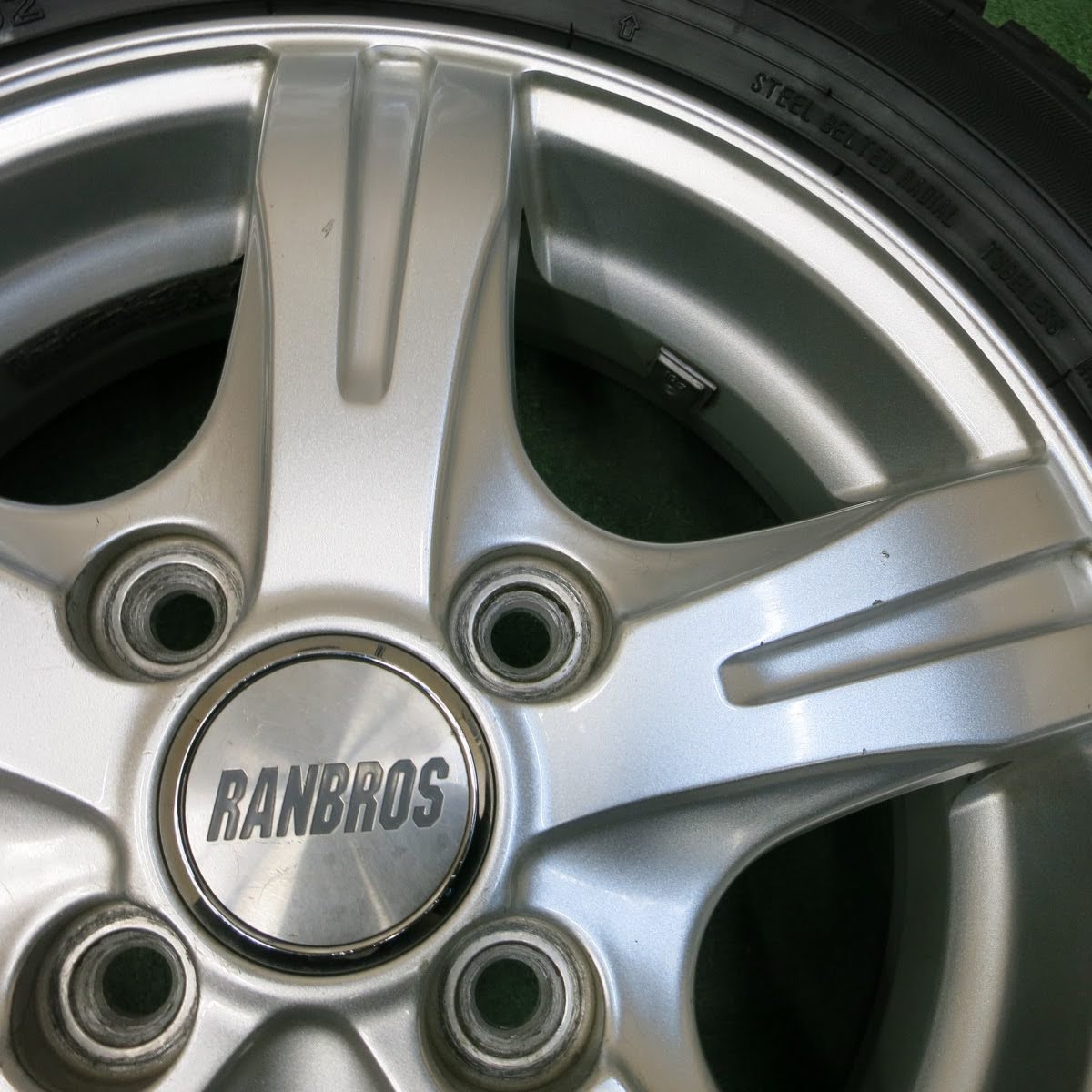 [送料無料]バリ溝！20年！9.5分★スタッドレス 155/65R13 ダンロップ ウインターマックス WM01 WM02 RANBROS ランブロス 13インチ PCD100/4H★3092801イス