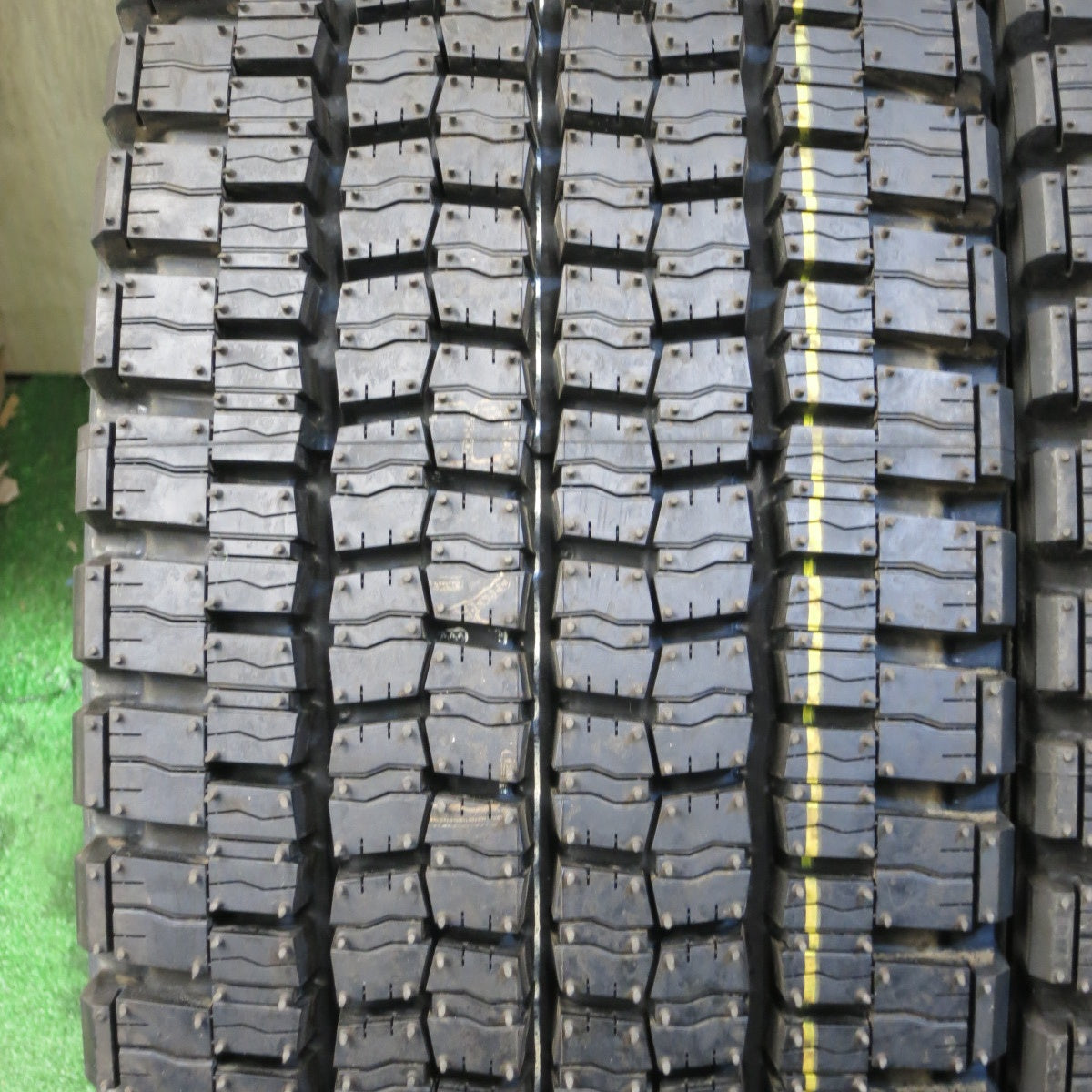 *送料無料* 未使用！21年★トラック タイヤ 245/70R19.5 136/134J スタッドレス ダンロップ デクテス SP001 DECTES  19.5インチ★4021003クスタ