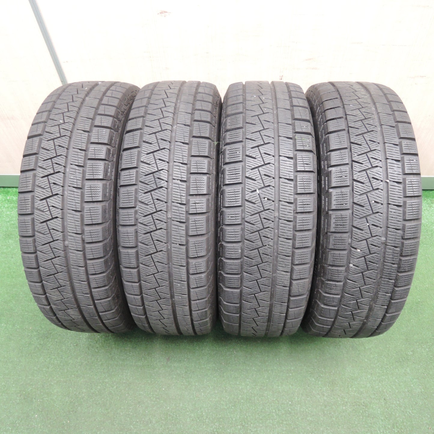 *送料無料* バリ溝！キレイ！8.5分★ワーゲン UP!等 AGA 165/70R14 スタッドレス ピレリ アイスアシンメトリコ 14インチ PCD100/4H★4021301TNス