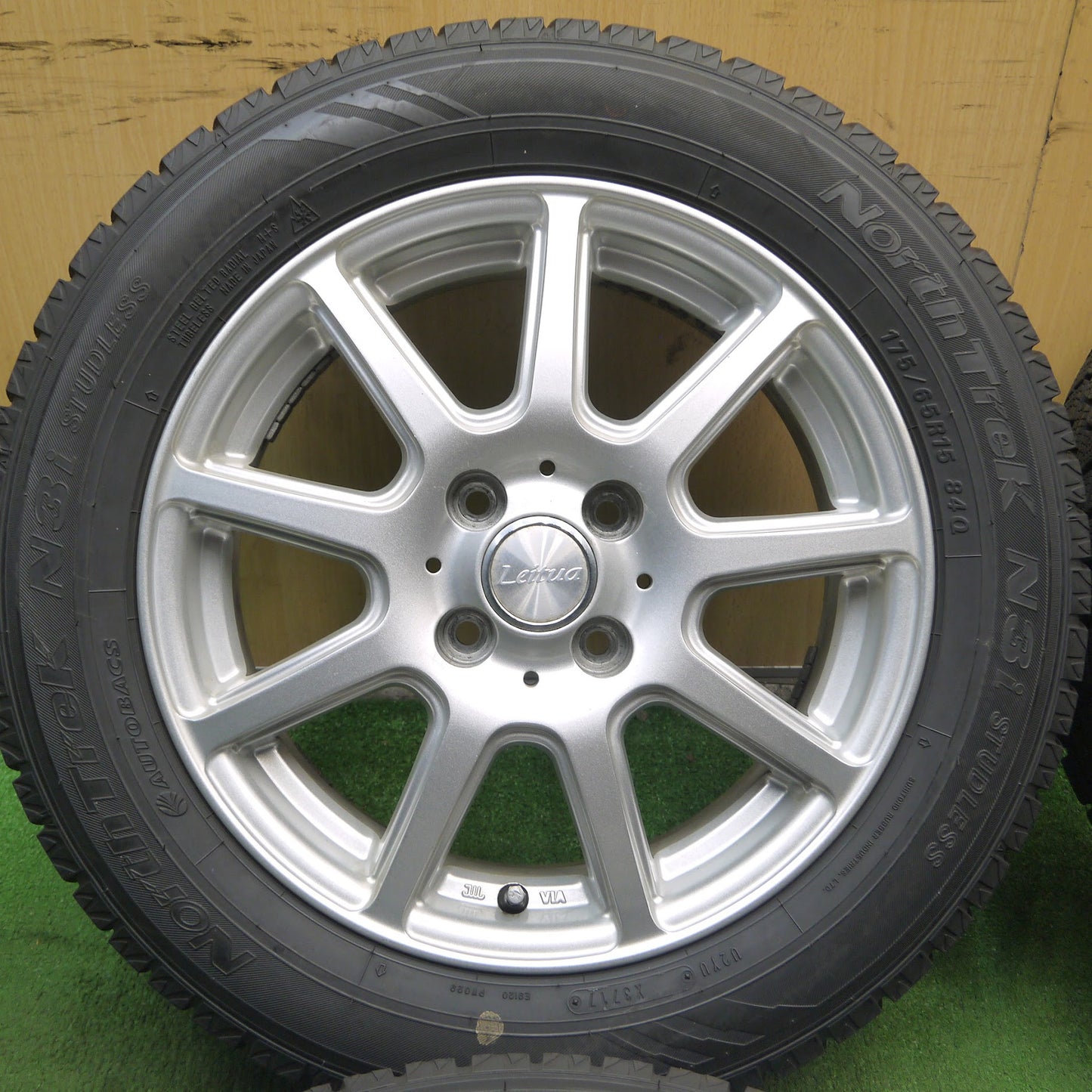 [送料無料]バリ溝！キレイ！9分★スタッドレス 175/65R15 オートバックス ノーストレック N3i Leitua 15インチ PCD100/4H★3071808KKス