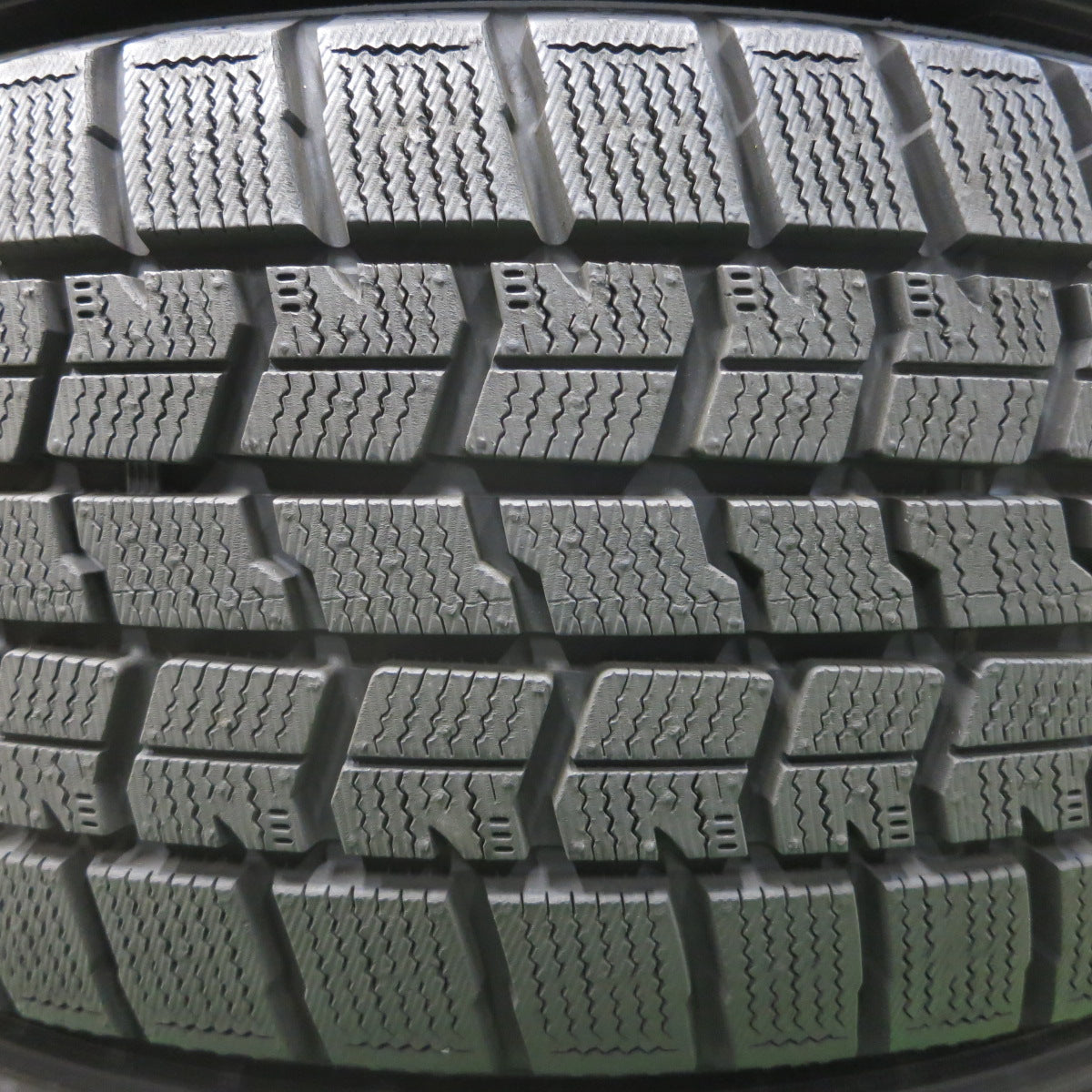 *送料無料*超バリ溝！22年！キレイ！ほぼ10分★スタッドレス 225/55R17 グッドイヤー アイスナビ7 NEXTA ネクスタ 17インチ PCD114.3/5H★3112703イス