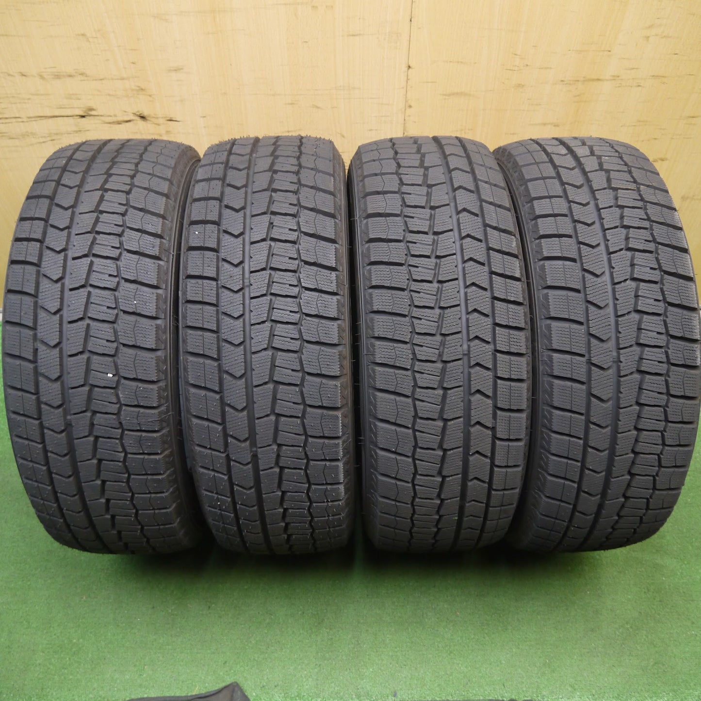 [送料無料]超バリ溝！22年！ほぼ未使用★スタッドレス 205/55R16 ダンロップ ウインターマックス WM02 タイヤ 16インチ プリウス レガシィ BPZ 等★3040802クスタ