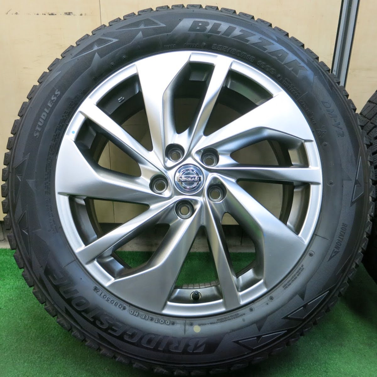 送料無料]バリ溝！キレイ！9.5分☆日産 エクストレイル 純正 225/60R18 スタッドレス ブリヂストン ブリザック DM-V2 1 |  名古屋/岐阜の中古カー用品・工具の買取/販売ならガレージゲット