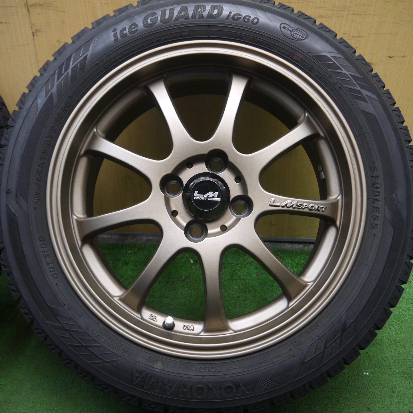 *送料無料* バリ溝！キレイ！8.5分★スタッドレス LM SPORT 195/55R16 ヨコハマ アイスガード iG60 LMスポーツ PCD100/4H★4022603Hス