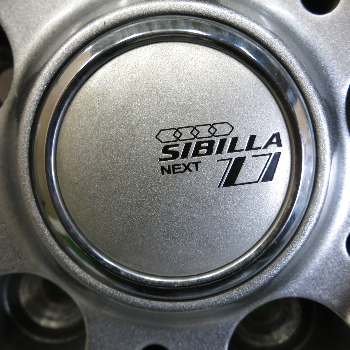 [送料無料]バリ溝！キレイ！9.5分★スタッドレス 225/65R17 トーヨー ウインター トランパス TX SIBILLA NEXT Z7 シビラ 17インチ PCD114.3/5H★3062402サス