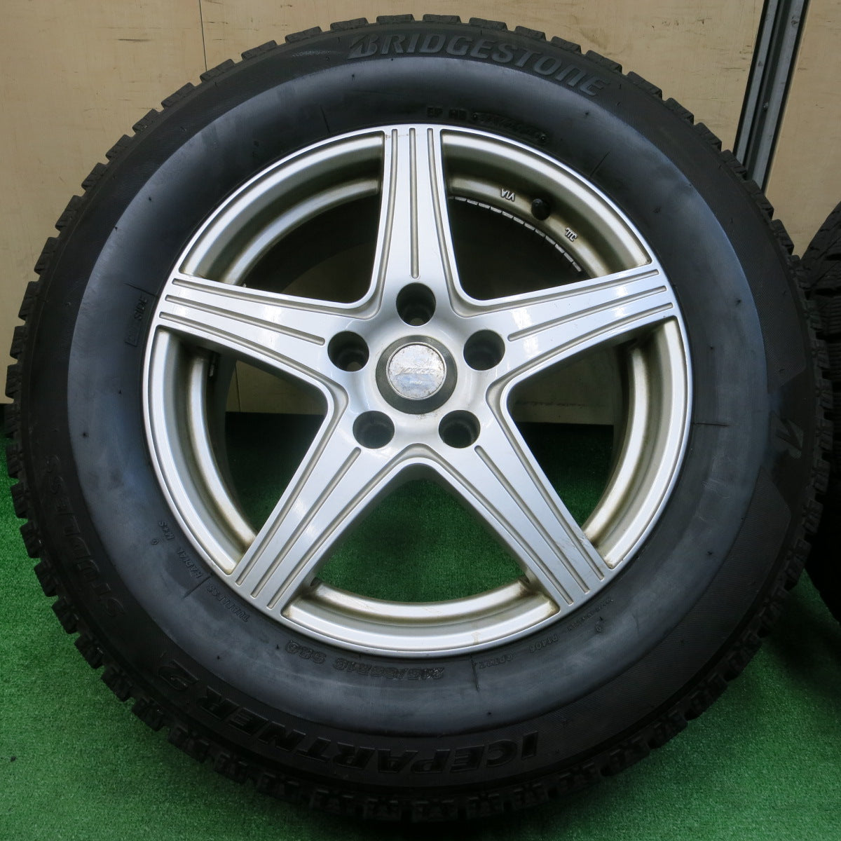 *送料無料*バリ溝！20年！9分★スタッドレス 215/65R16 ブリヂストン アイスパートナー2 JOKER weds ジョーカー 16インチ PCD114.3/5H★3112707イス