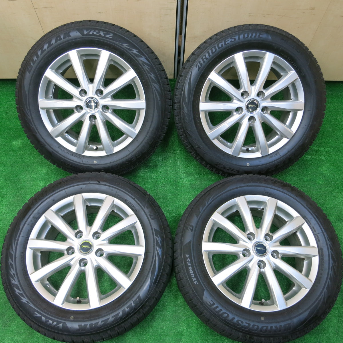 *送料無料*バリ溝！21年！綺麗！9.5分以上★スタッドレス 205/60R16 ブリヂストン ブリザック VRX2 TOPRUN トップラン PCD114.3/5H★3110106イス