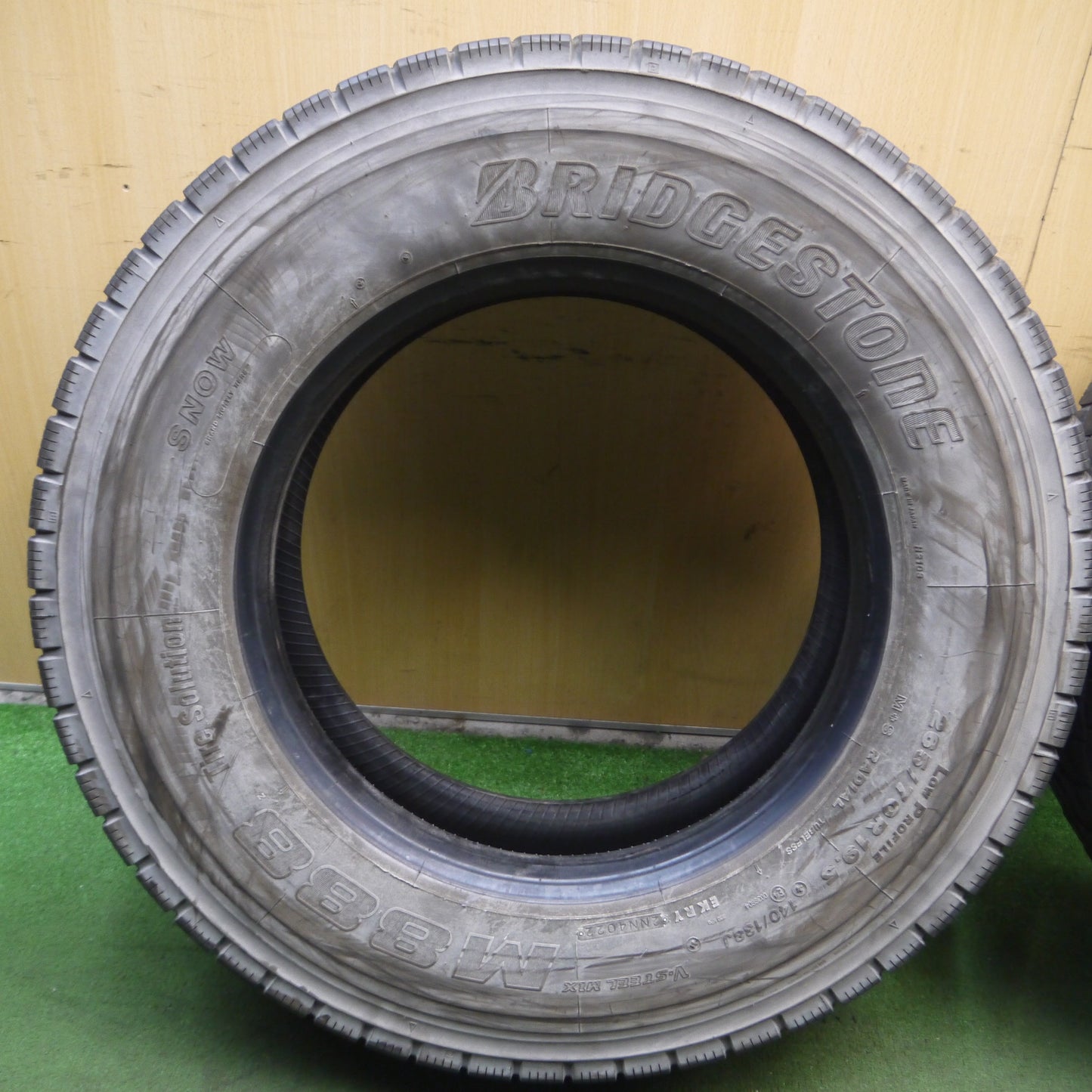 *送料無料*バリ溝！22年！8.5分★トラック タイヤ 265/70R19.5 140/138J ブリヂストン M888 ミックス オールシーズン 19.5インチ★4011003KKスタ