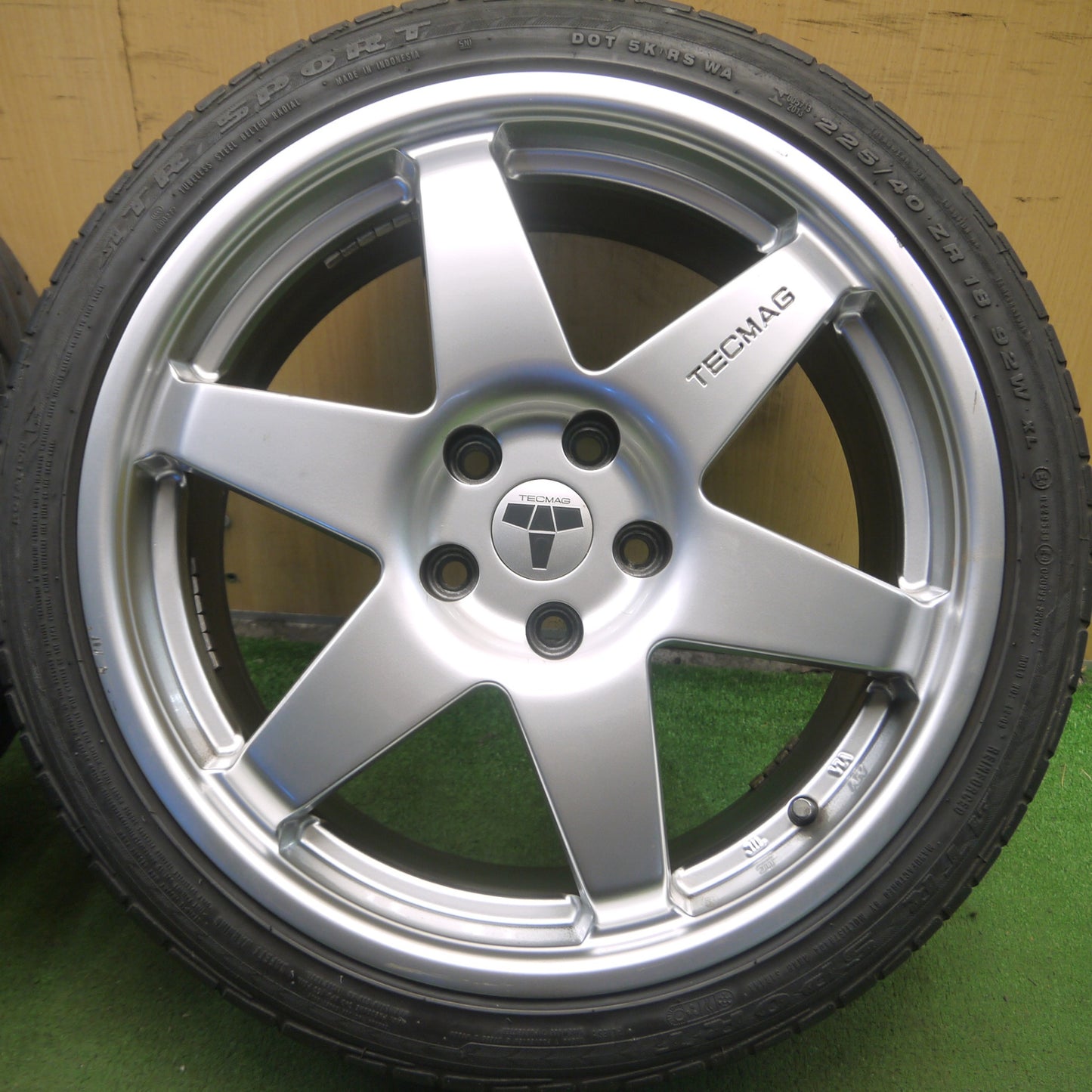 *送料無料* バリ溝！9分★ワーゲン 等 TECMAG 225/40R18 ATR SPORT テクマグ 18インチ PCD112/5H★4030405Hノ